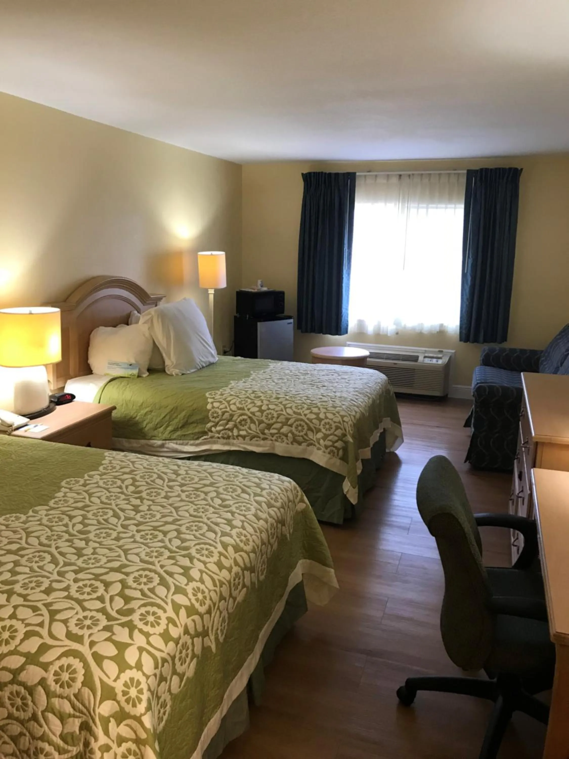Photo of the whole room, Bed in Days Inn by Wyndham N Orlando/Casselberry