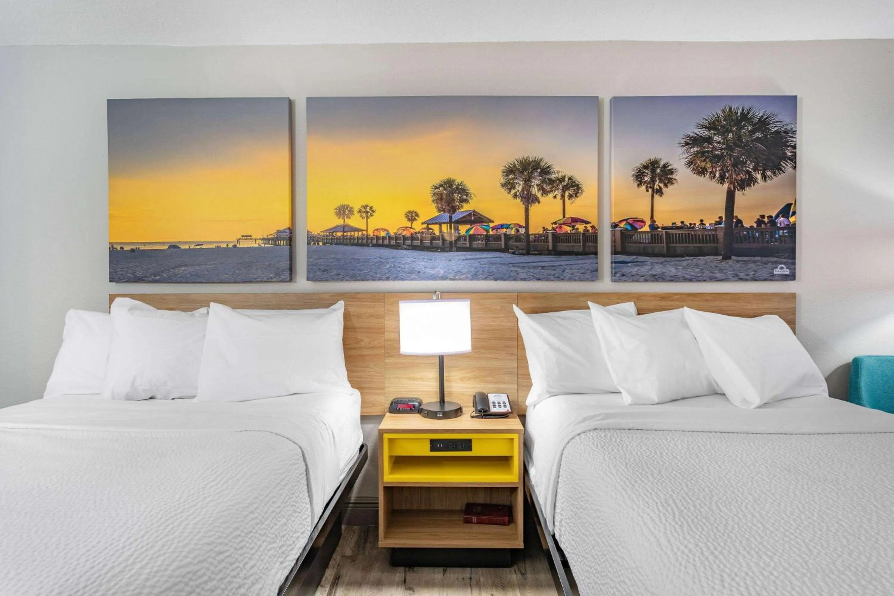 Photo of the whole room, Bed in Days Inn by Wyndham N Orlando/Casselberry