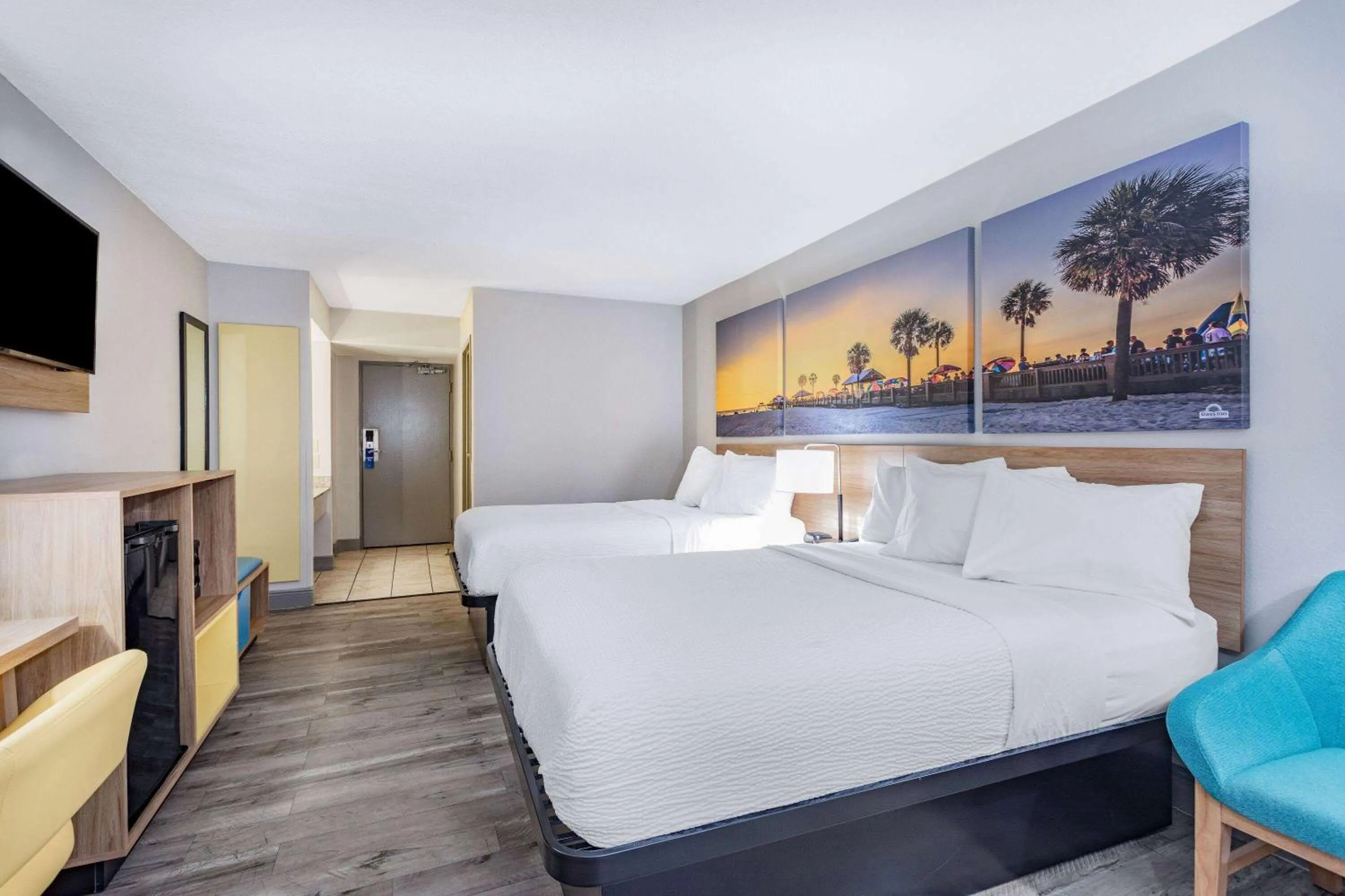 Photo of the whole room, Bed in Days Inn by Wyndham N Orlando/Casselberry