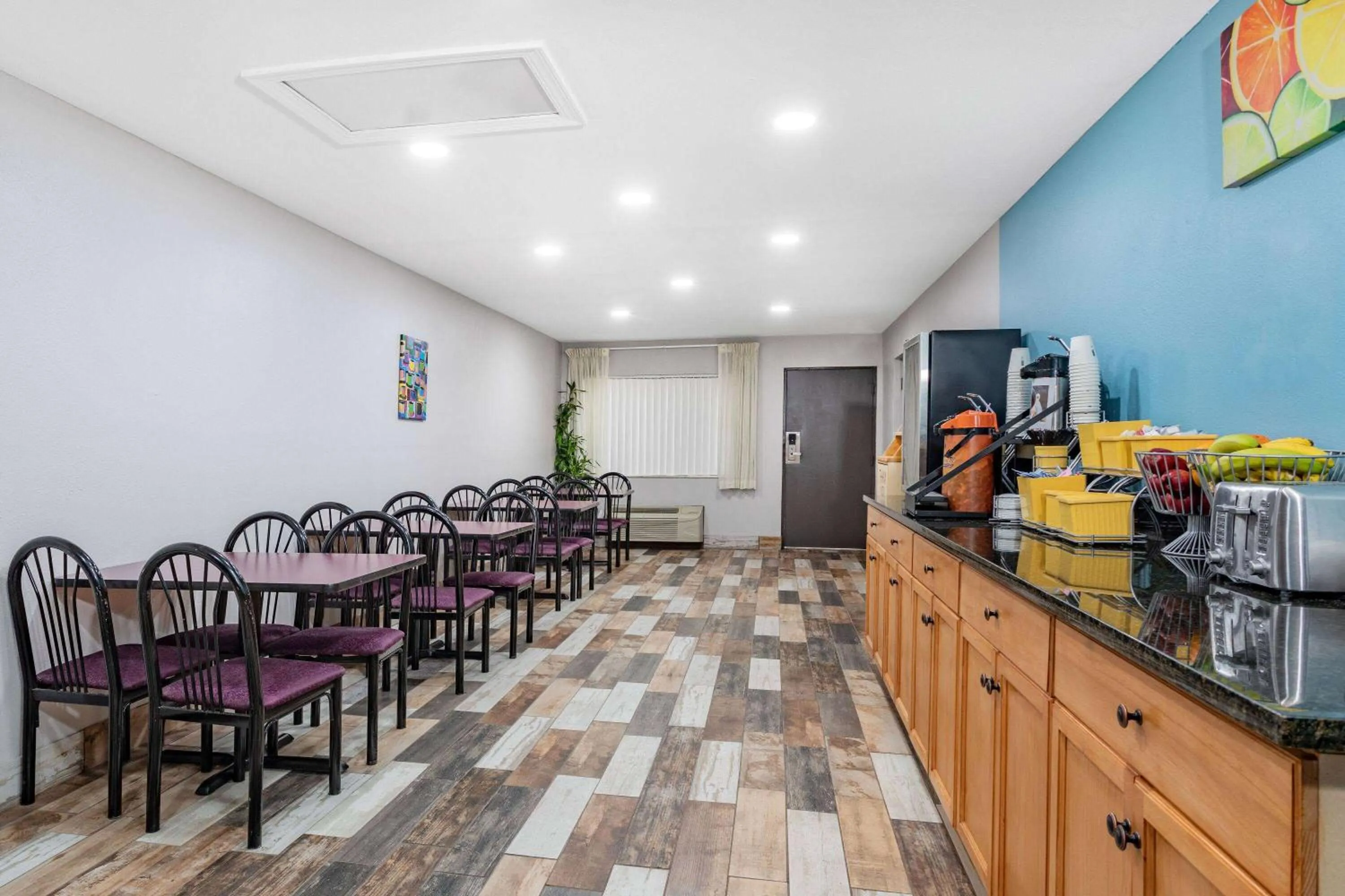 Breakfast in Days Inn by Wyndham N Orlando/Casselberry