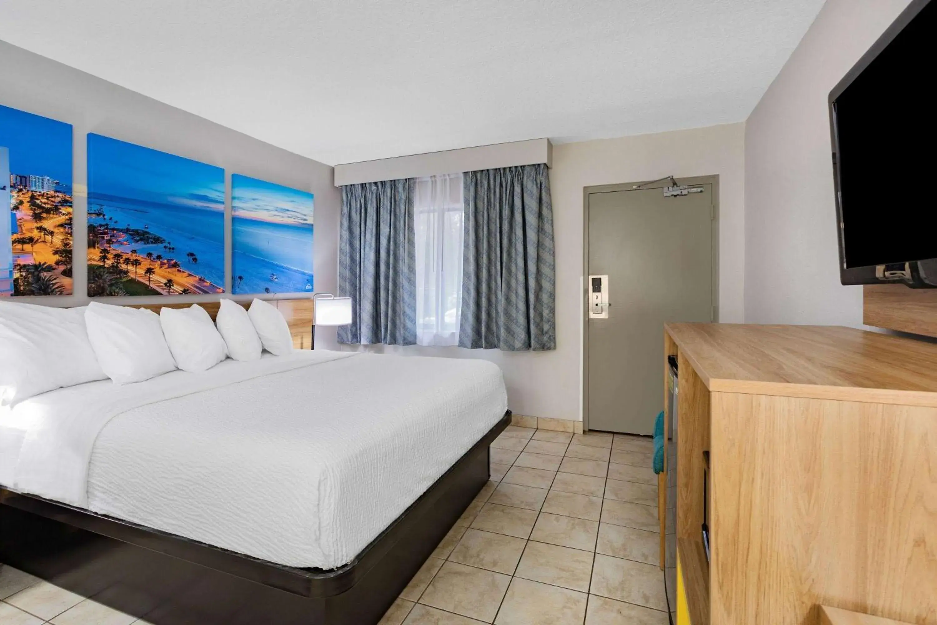 Hot Tub, Bed in Days Inn by Wyndham N Orlando/Casselberry Hot Tub, Bed in Days Inn by Wyndham N Orlando/Casselberry