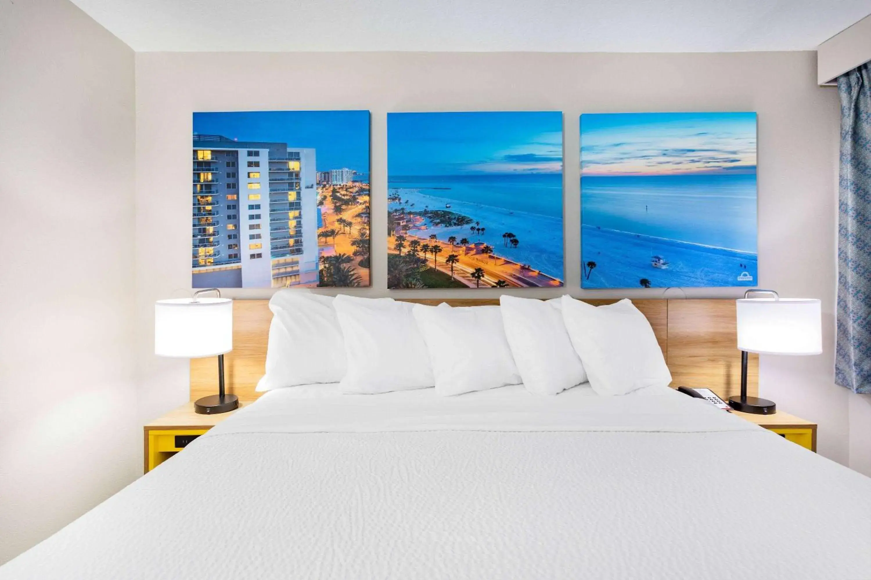 Hot Tub, Bed in Days Inn by Wyndham N Orlando/Casselberry Hot Tub, Bed in Days Inn by Wyndham N Orlando/Casselberry