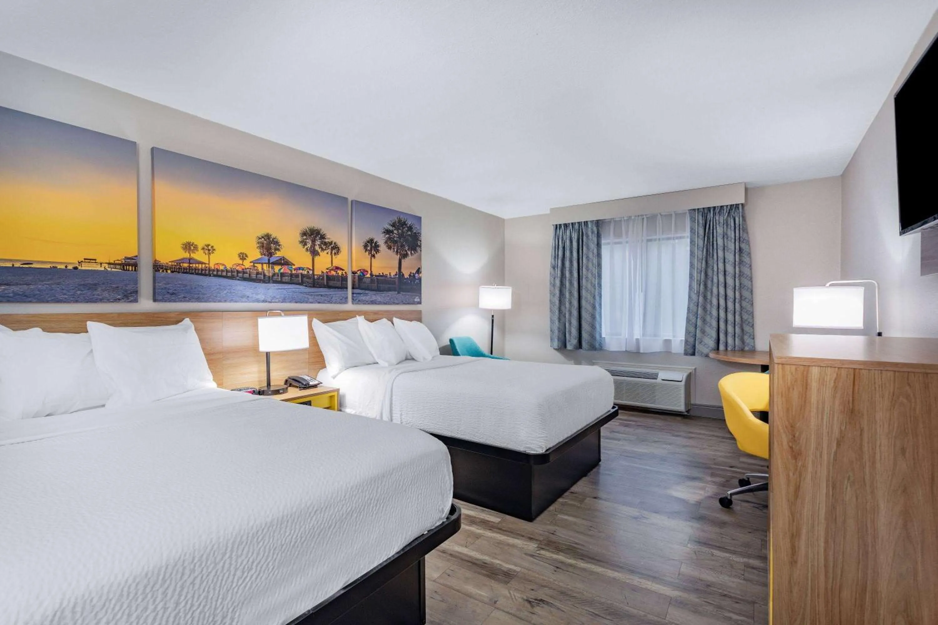 Photo of the whole room, Bed in Days Inn by Wyndham N Orlando/Casselberry