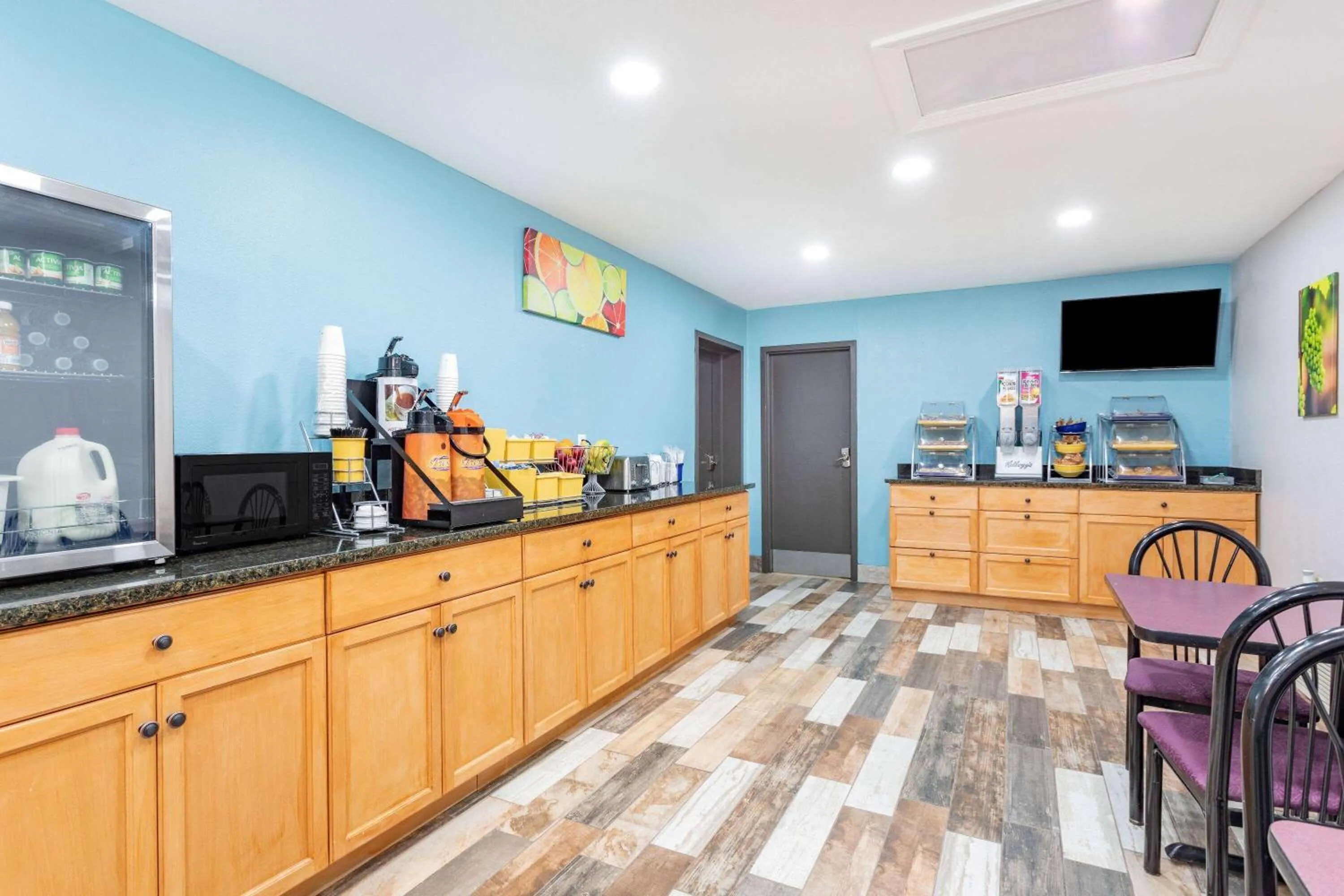 Breakfast in Days Inn by Wyndham N Orlando/Casselberry