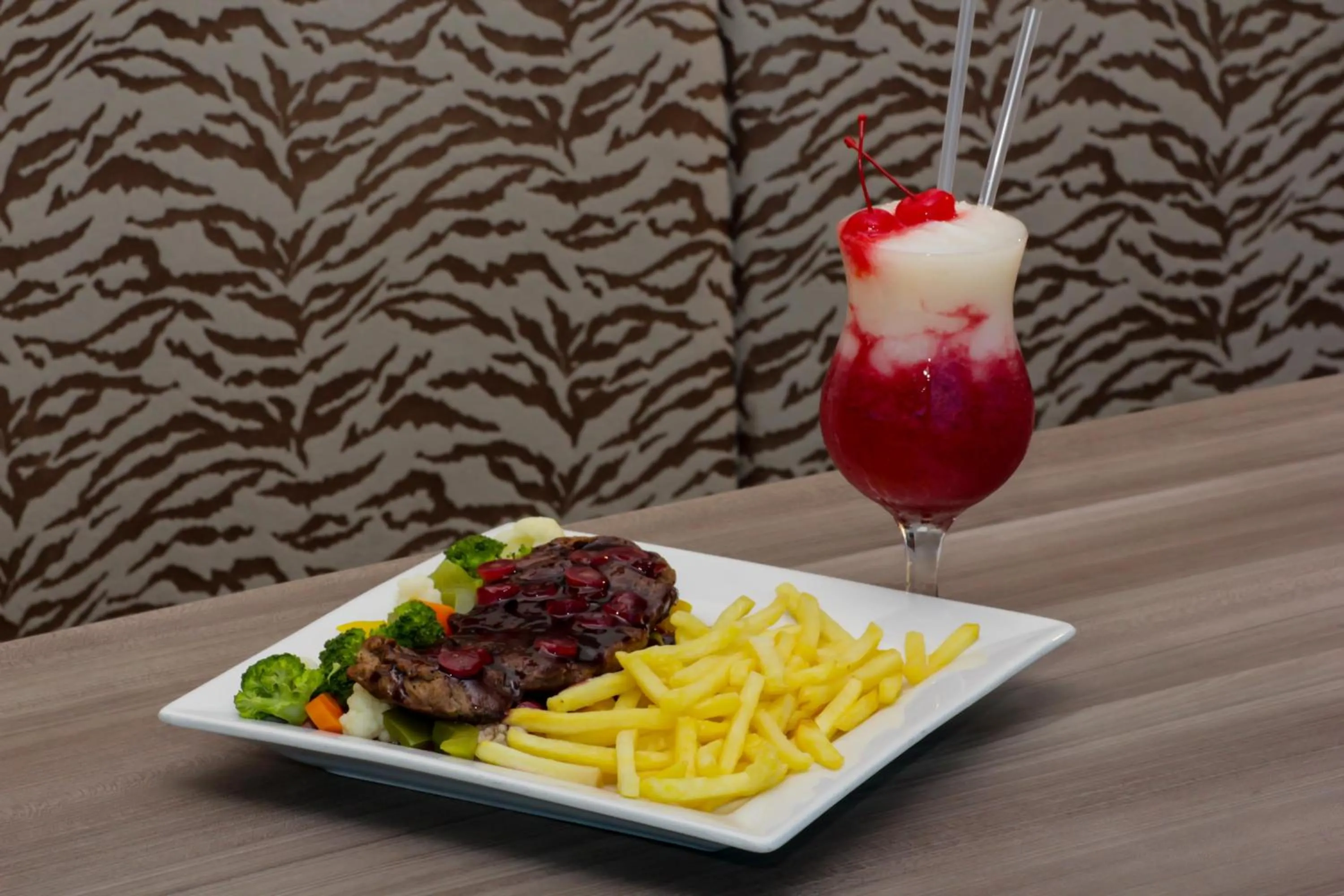 Restaurant/places to eat in Hotel Bahía Suites