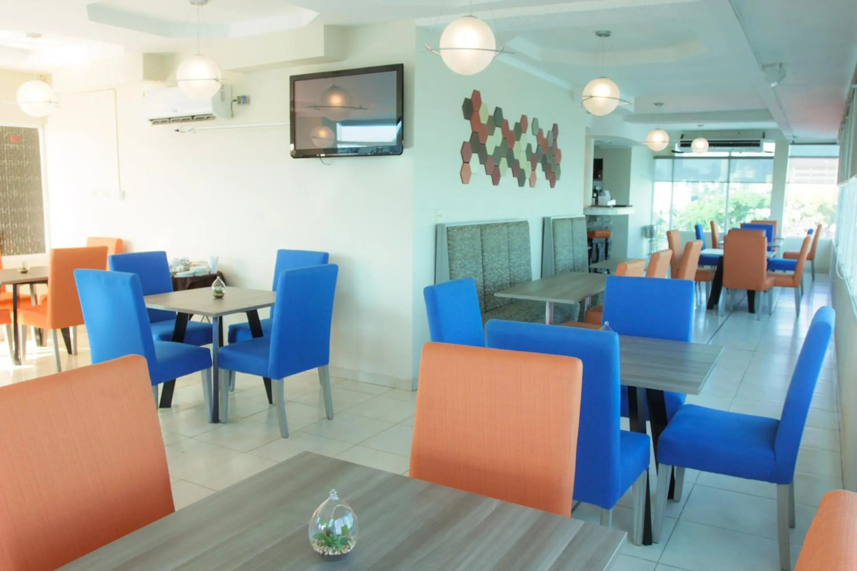 Restaurant/places to eat in Hotel Bahía Suites Restaurant/places to eat in Hotel Bahía Suites