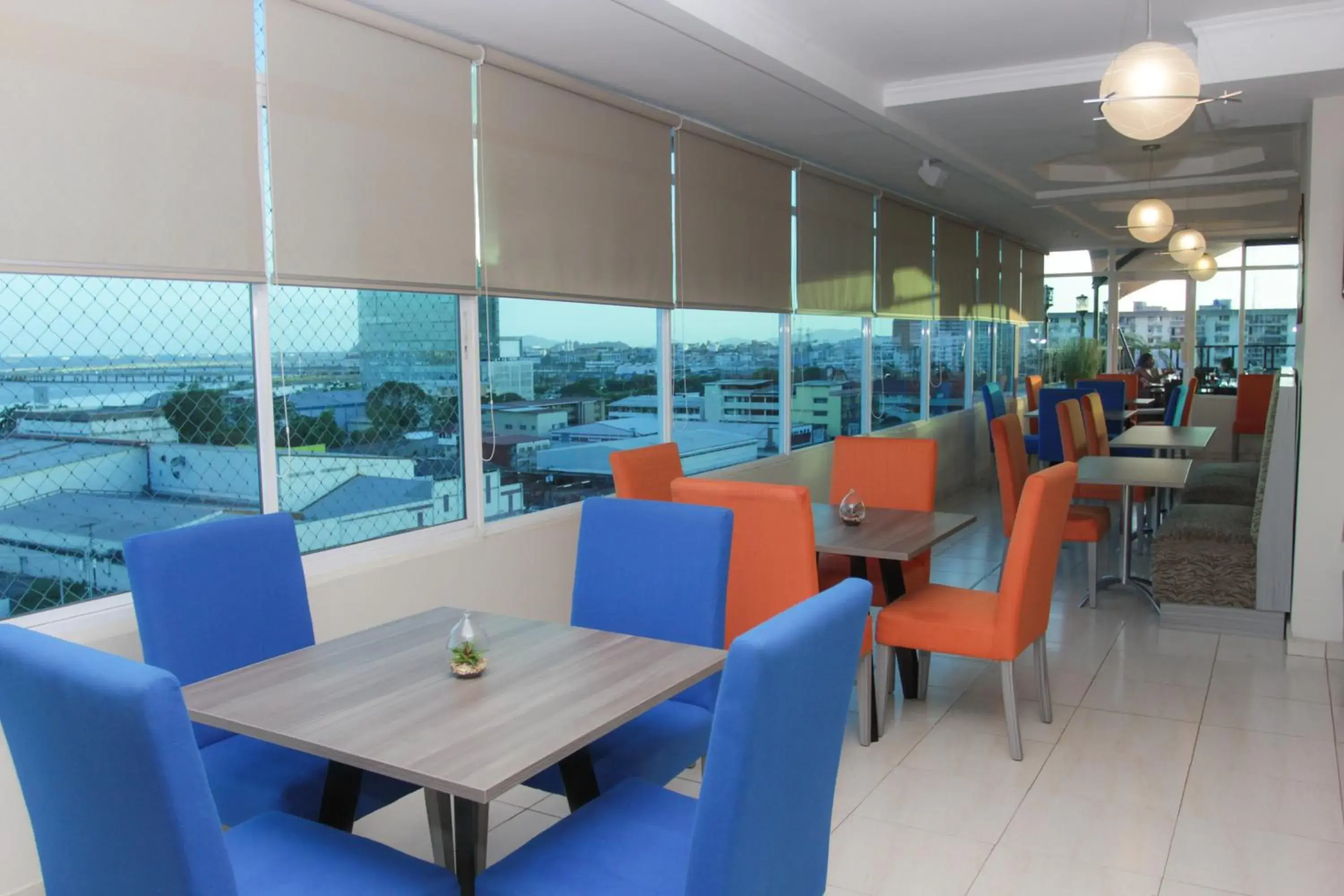 Restaurant/places to eat in Hotel Bahía Suites Restaurant/places to eat in Hotel Bahía Suites