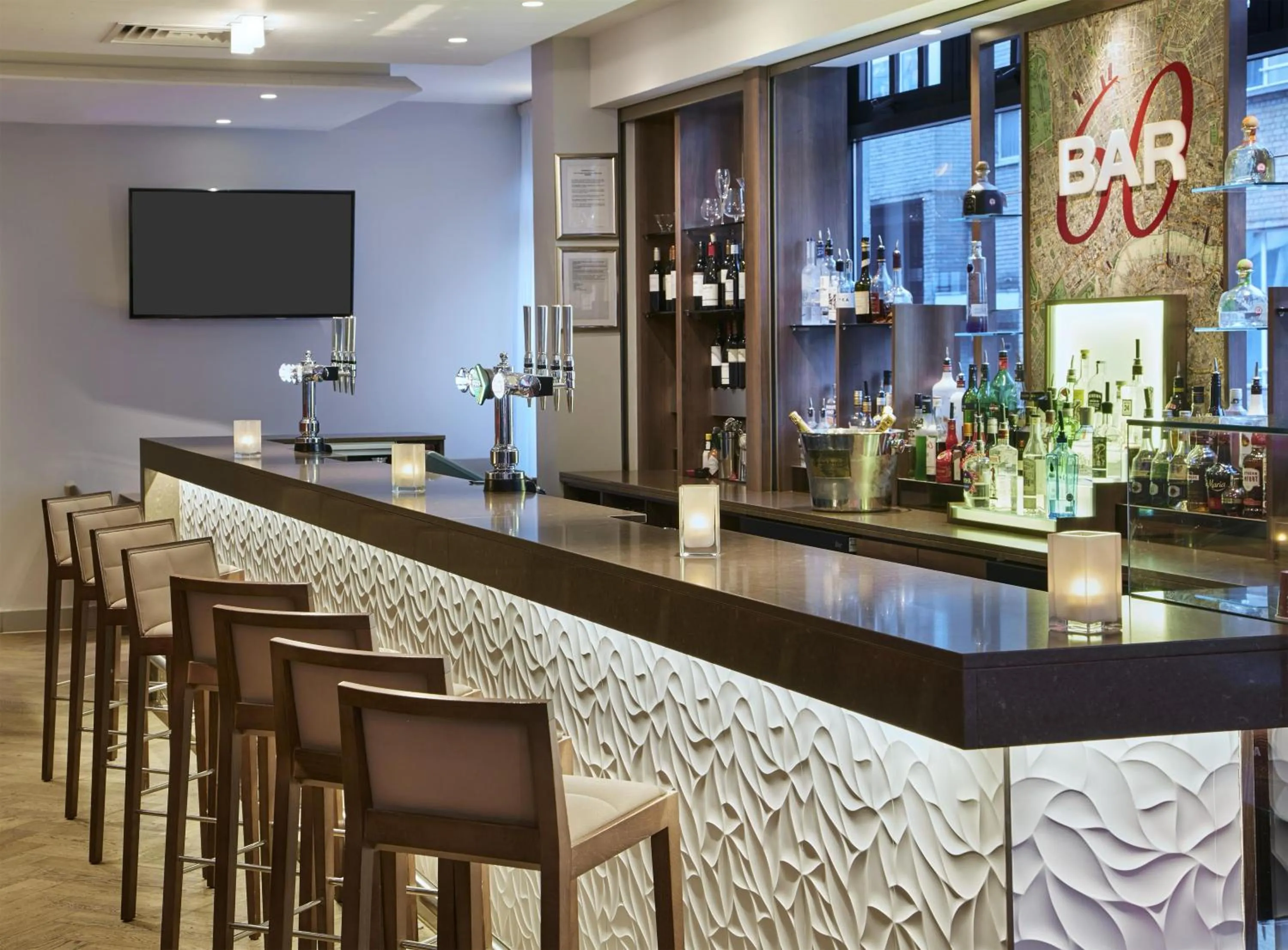 Lounge or bar in DoubleTree by Hilton London Angel Kings Cross