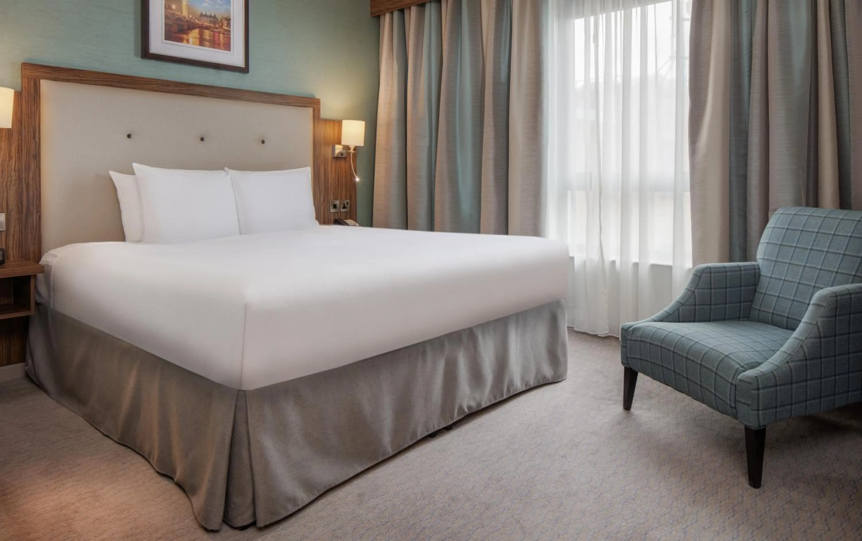 Bedroom, Bed in DoubleTree by Hilton London Angel Kings Cross