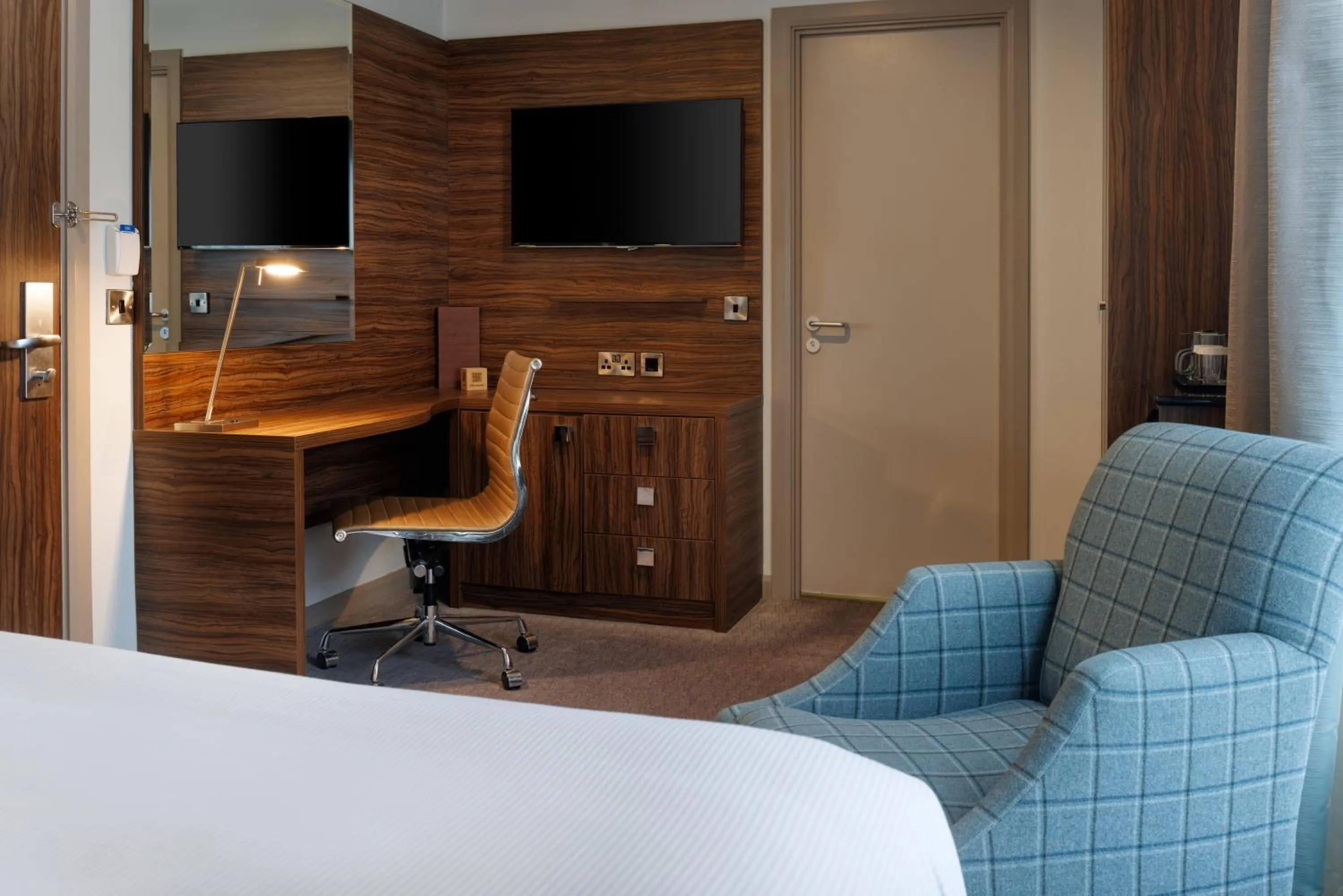 TV and multimedia, Bed in DoubleTree by Hilton London Angel Kings Cross