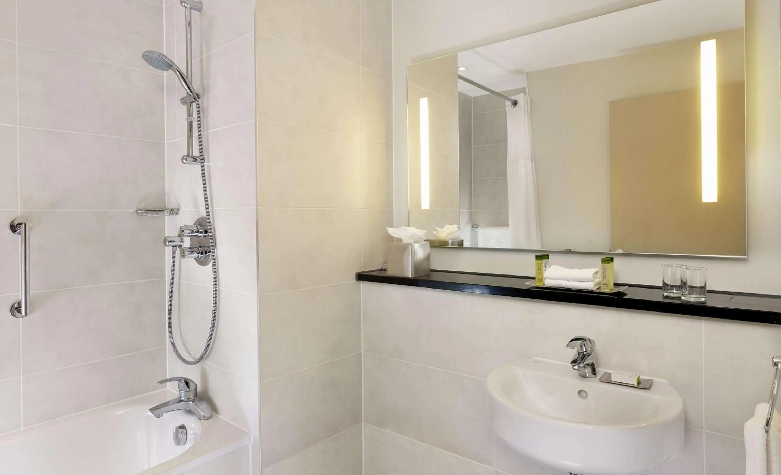 Bathroom in DoubleTree by Hilton London Angel Kings Cross