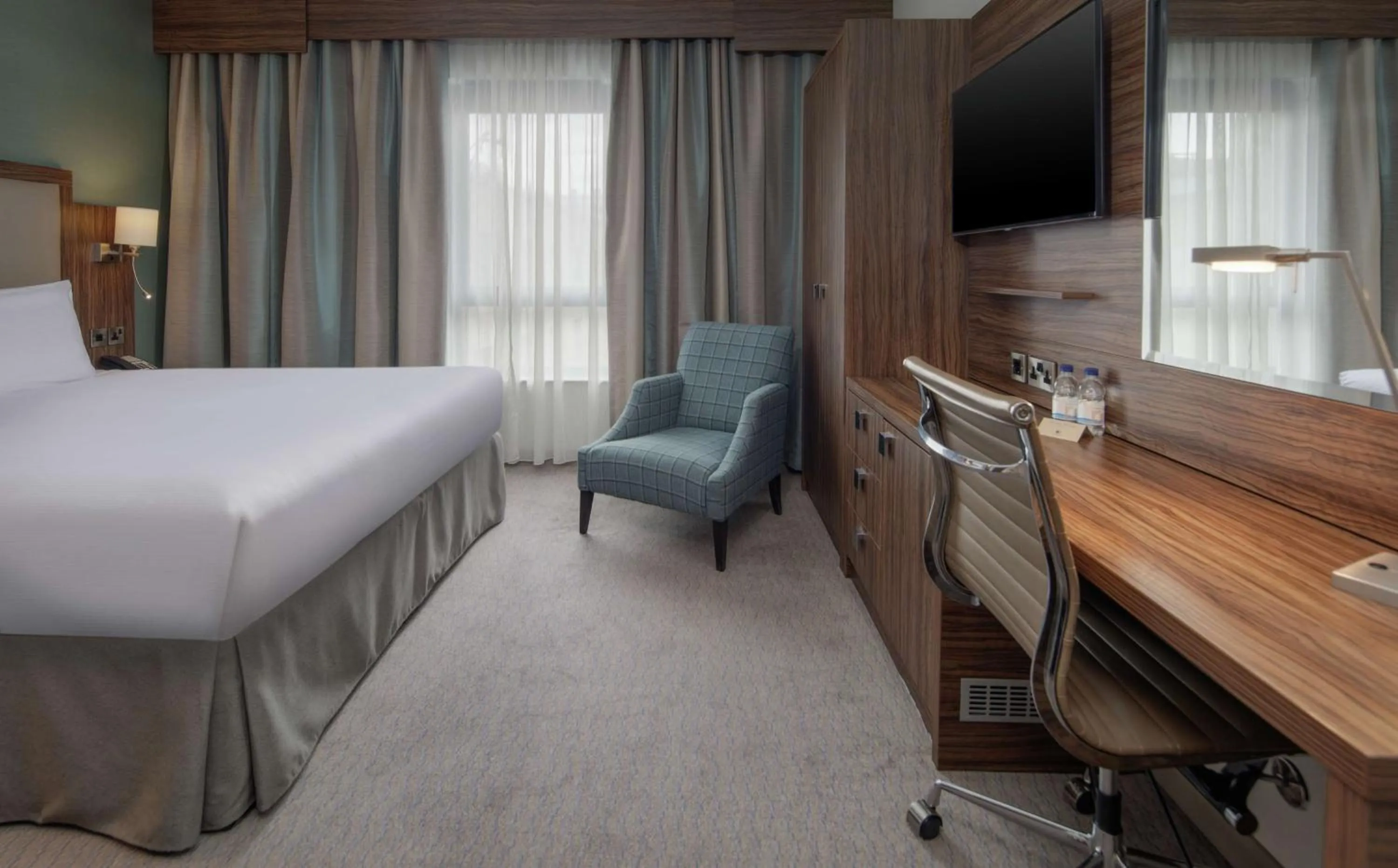 Bedroom, Bed in DoubleTree by Hilton London Angel Kings Cross