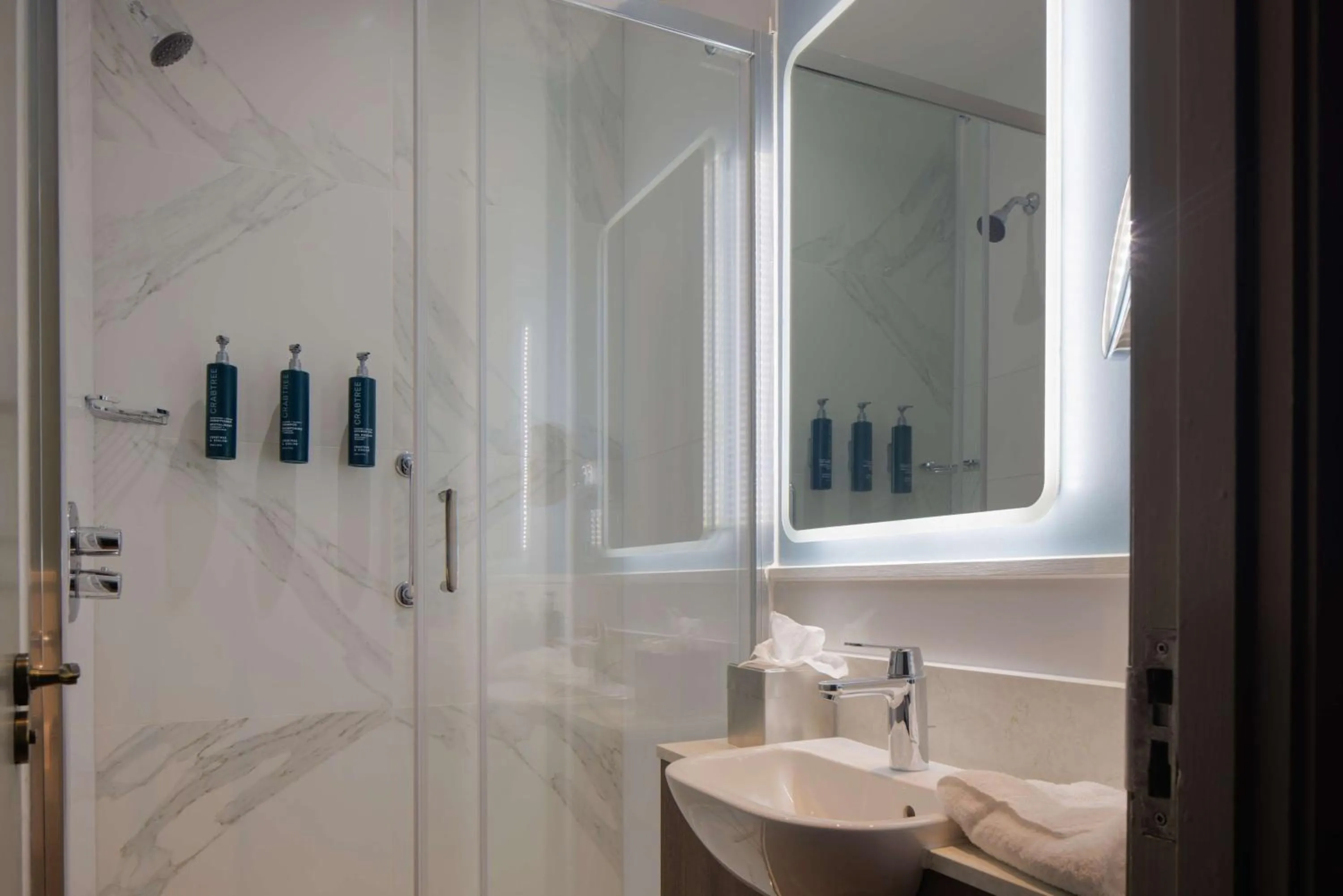 Bathroom in DoubleTree by Hilton London Angel Kings Cross