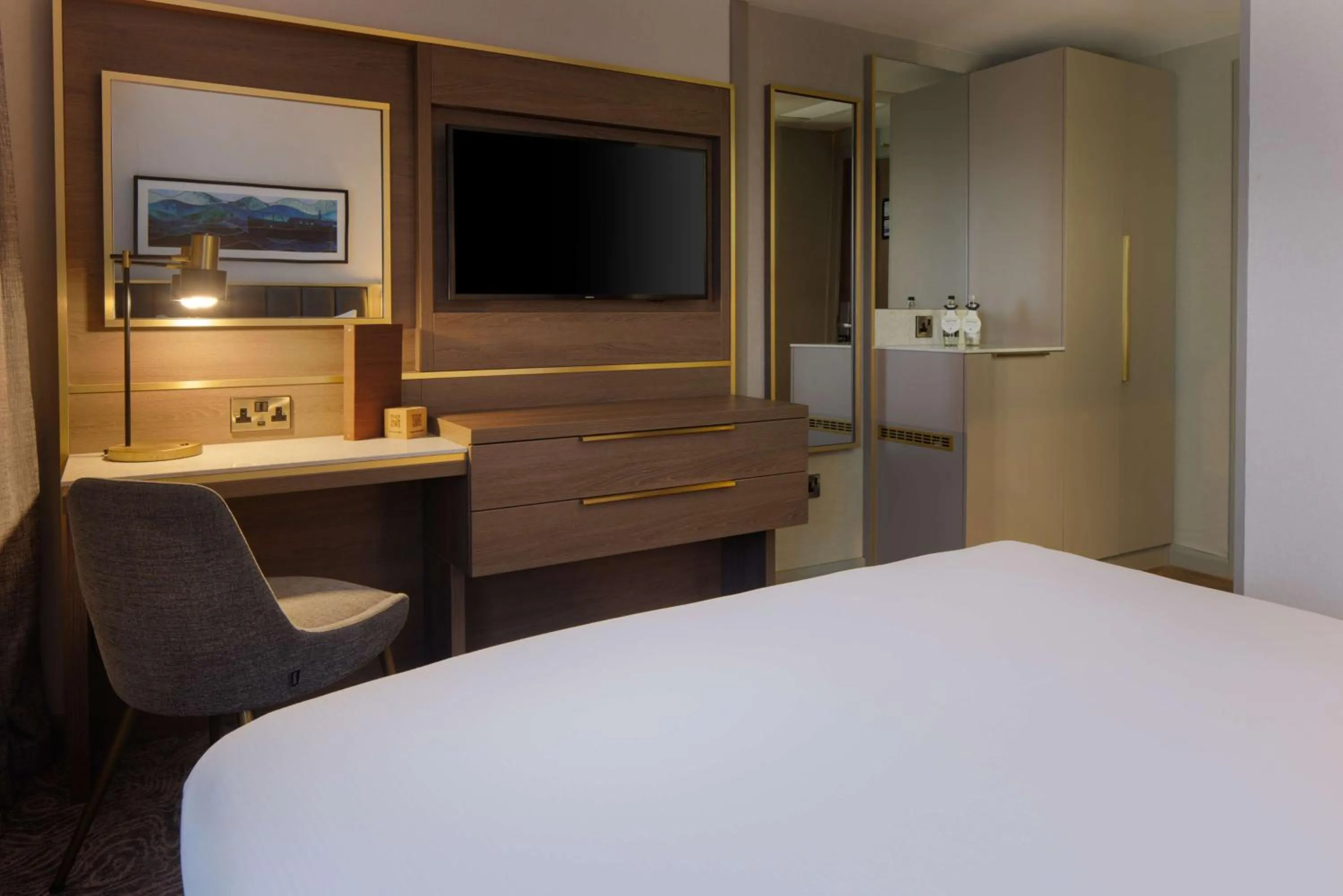 Bedroom, Bed in DoubleTree by Hilton London Angel Kings Cross