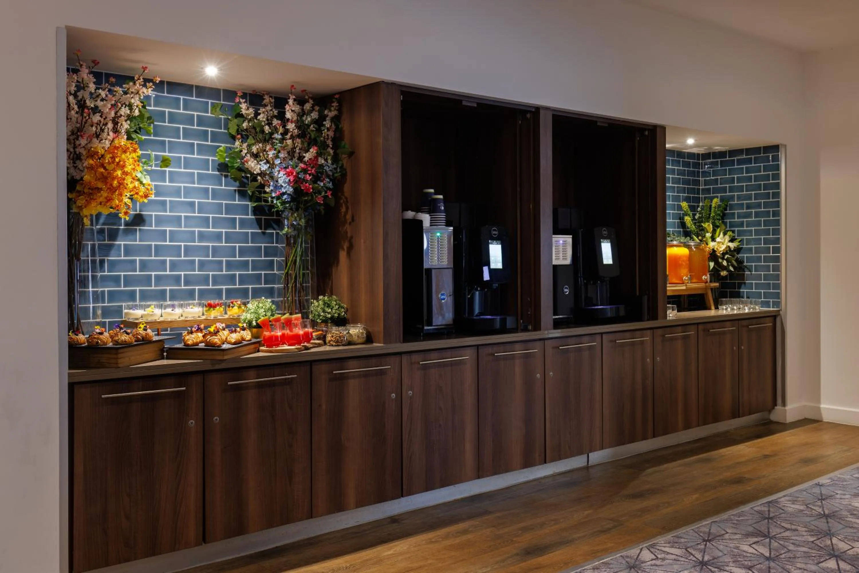 Food and drinks in DoubleTree by Hilton London Angel Kings Cross