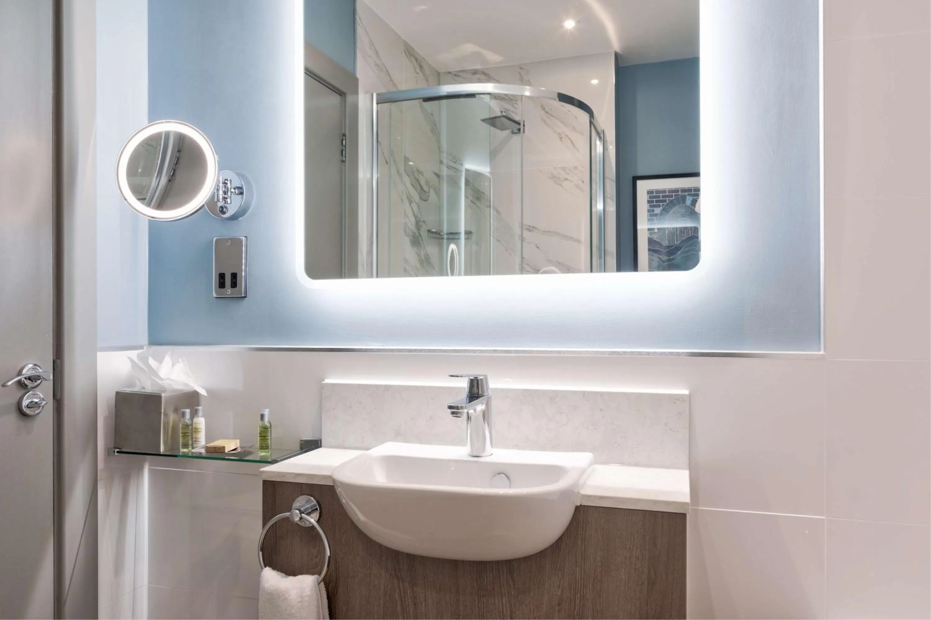Bathroom in DoubleTree by Hilton London Angel Kings Cross