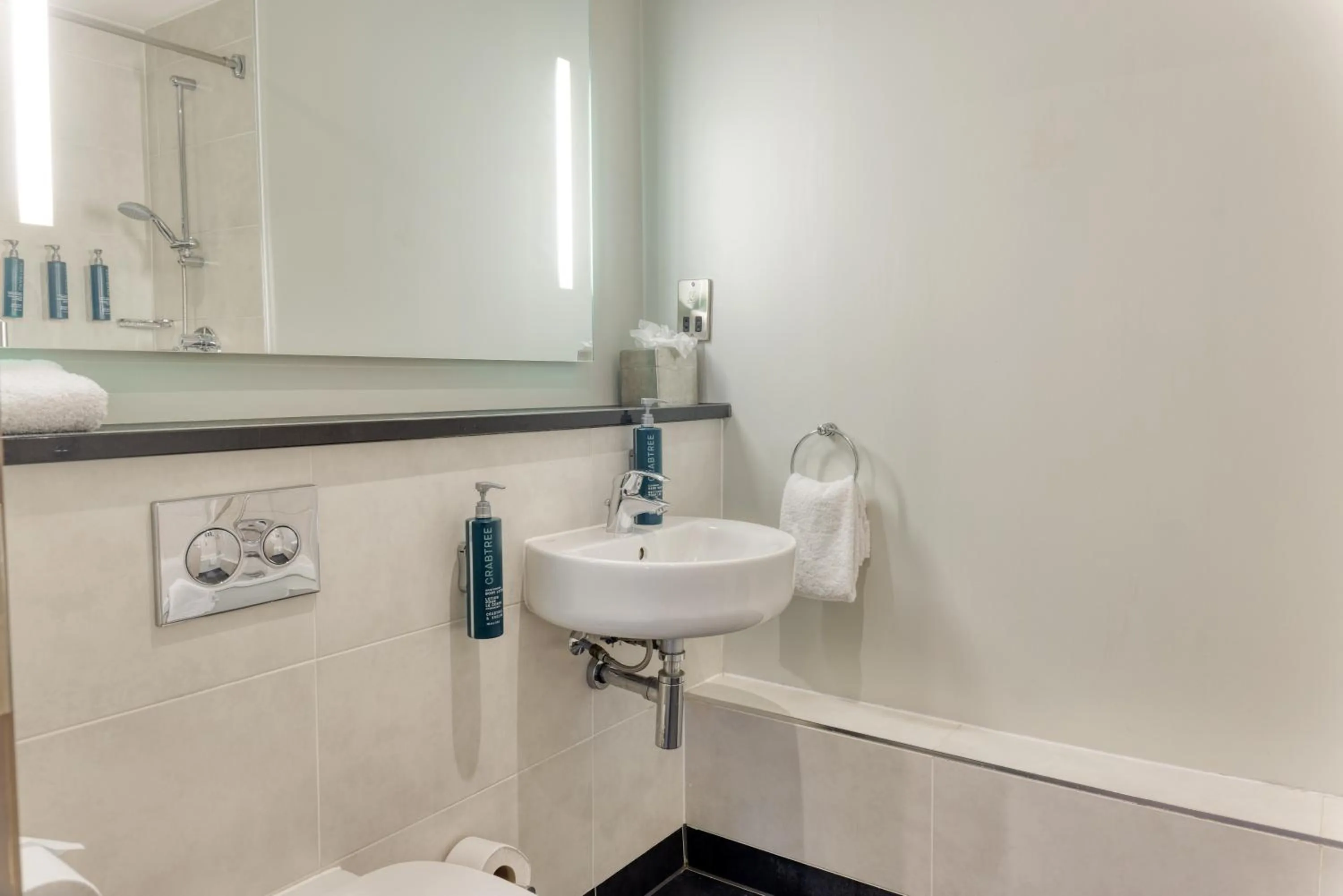 Shower in DoubleTree by Hilton London Angel Kings Cross