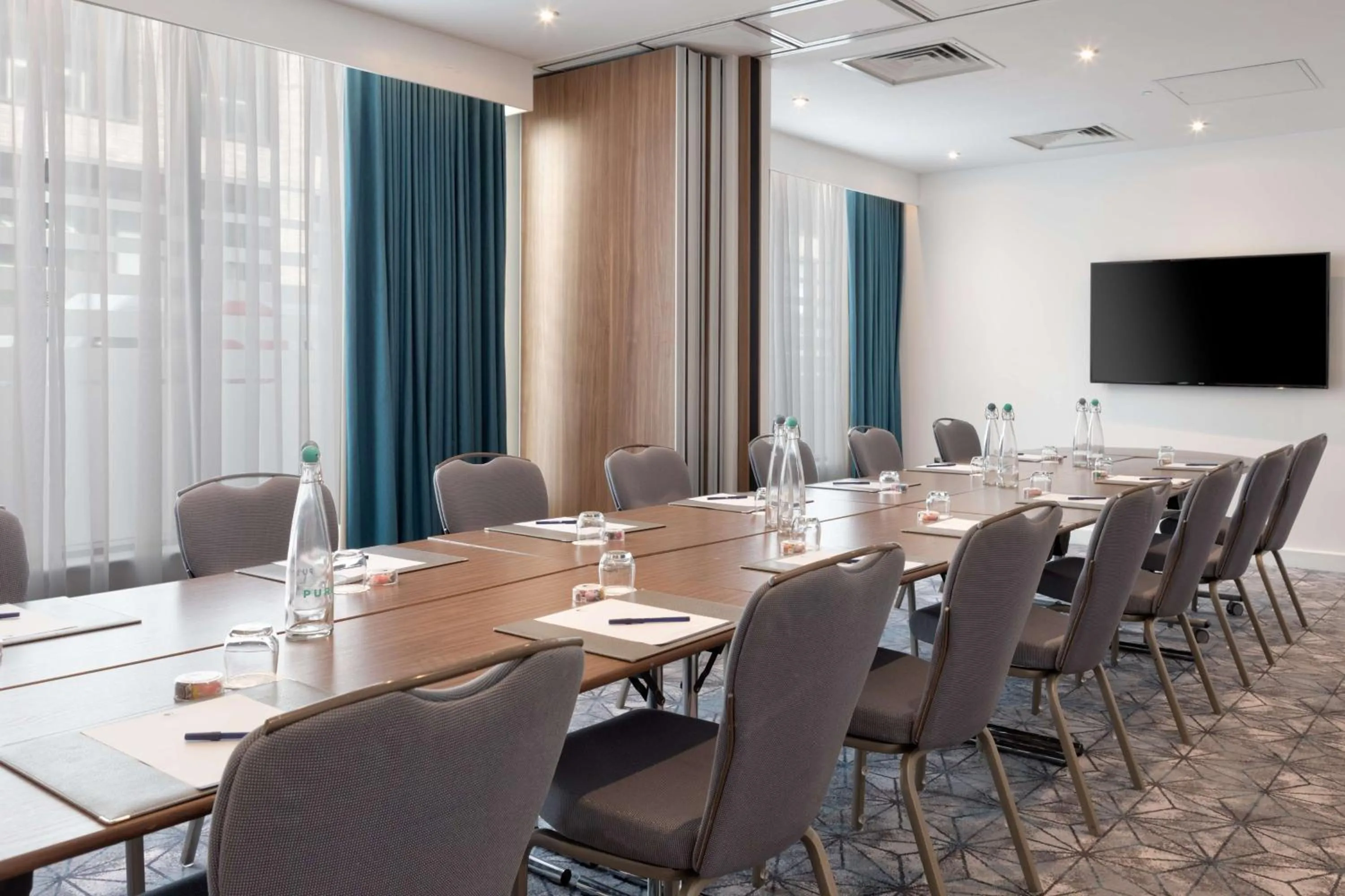 Meeting/conference room in DoubleTree by Hilton London Angel Kings Cross