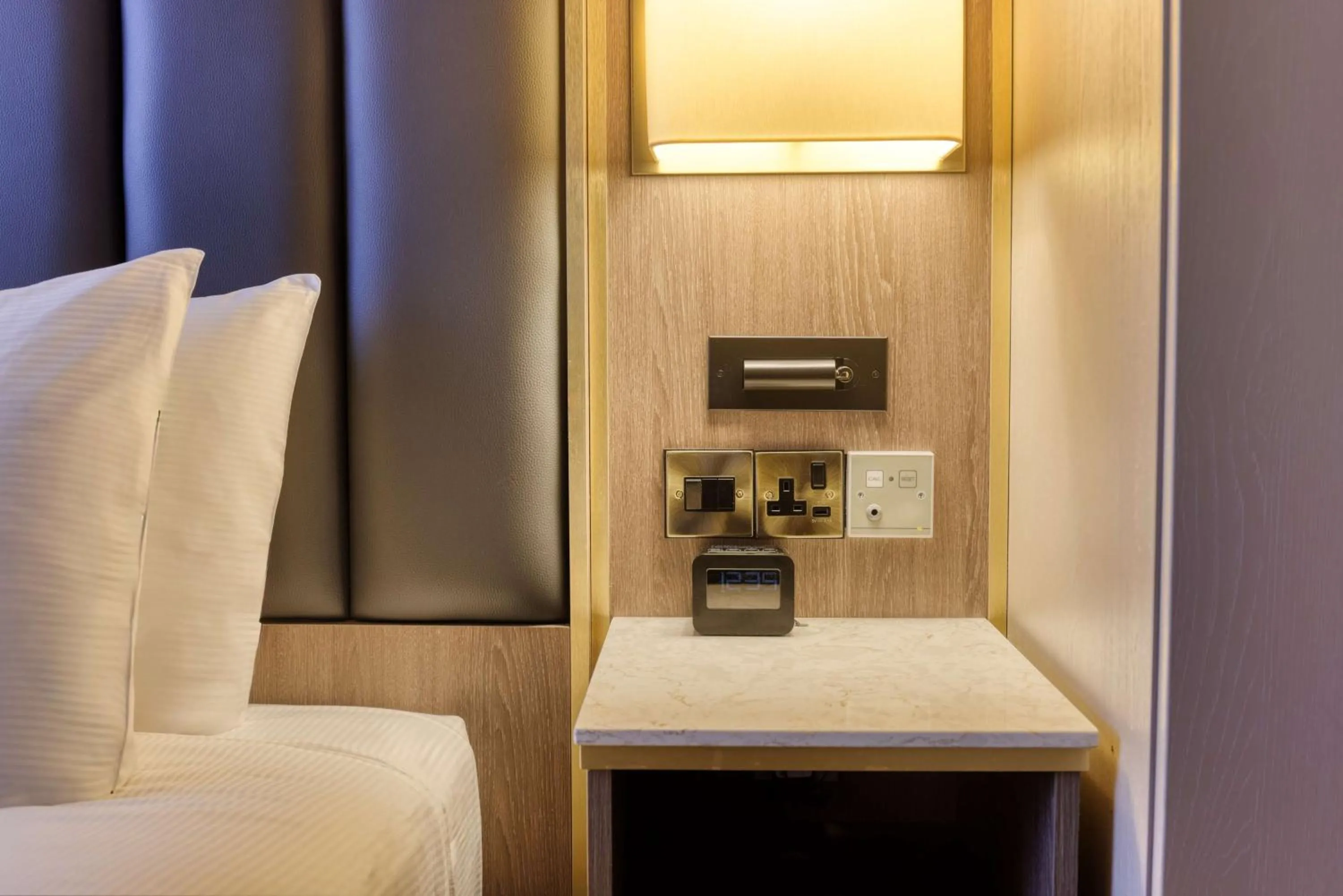 Photo of the whole room in DoubleTree by Hilton London Angel Kings Cross