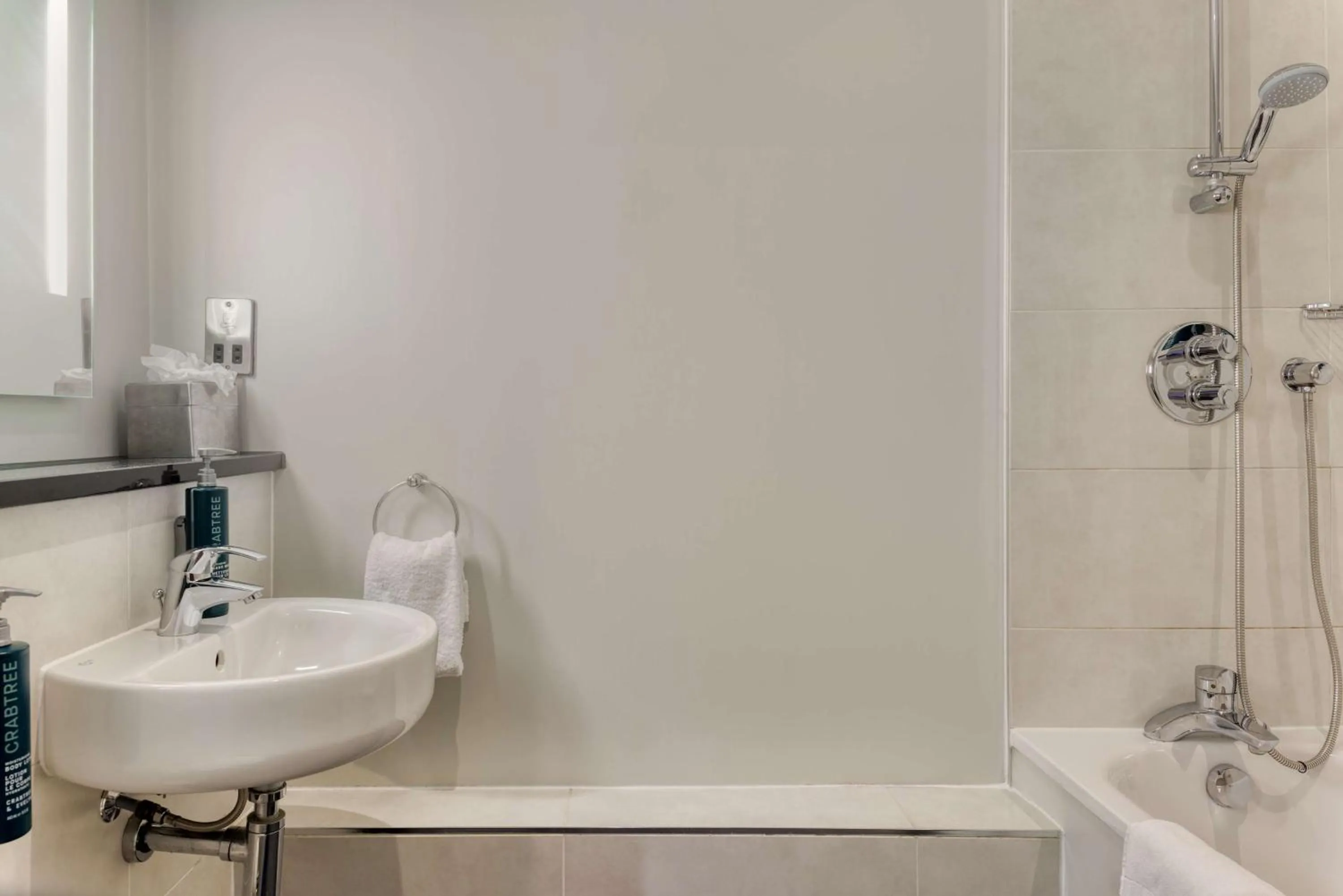 Photo of the whole room in DoubleTree by Hilton London Angel Kings Cross