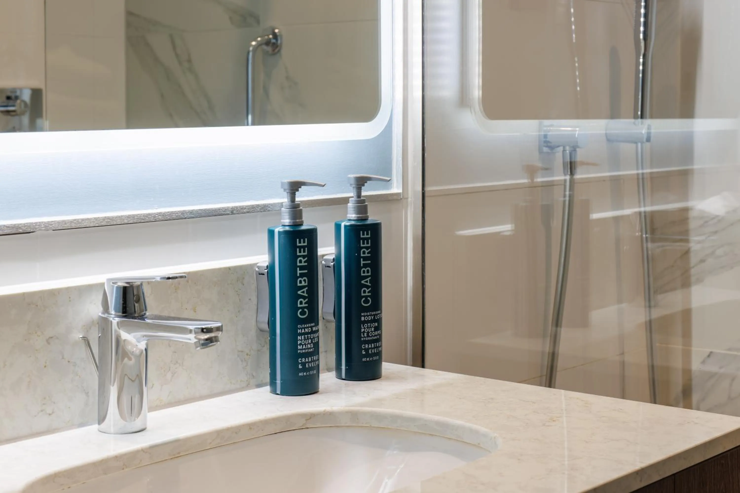 Shower in DoubleTree by Hilton London Angel Kings Cross