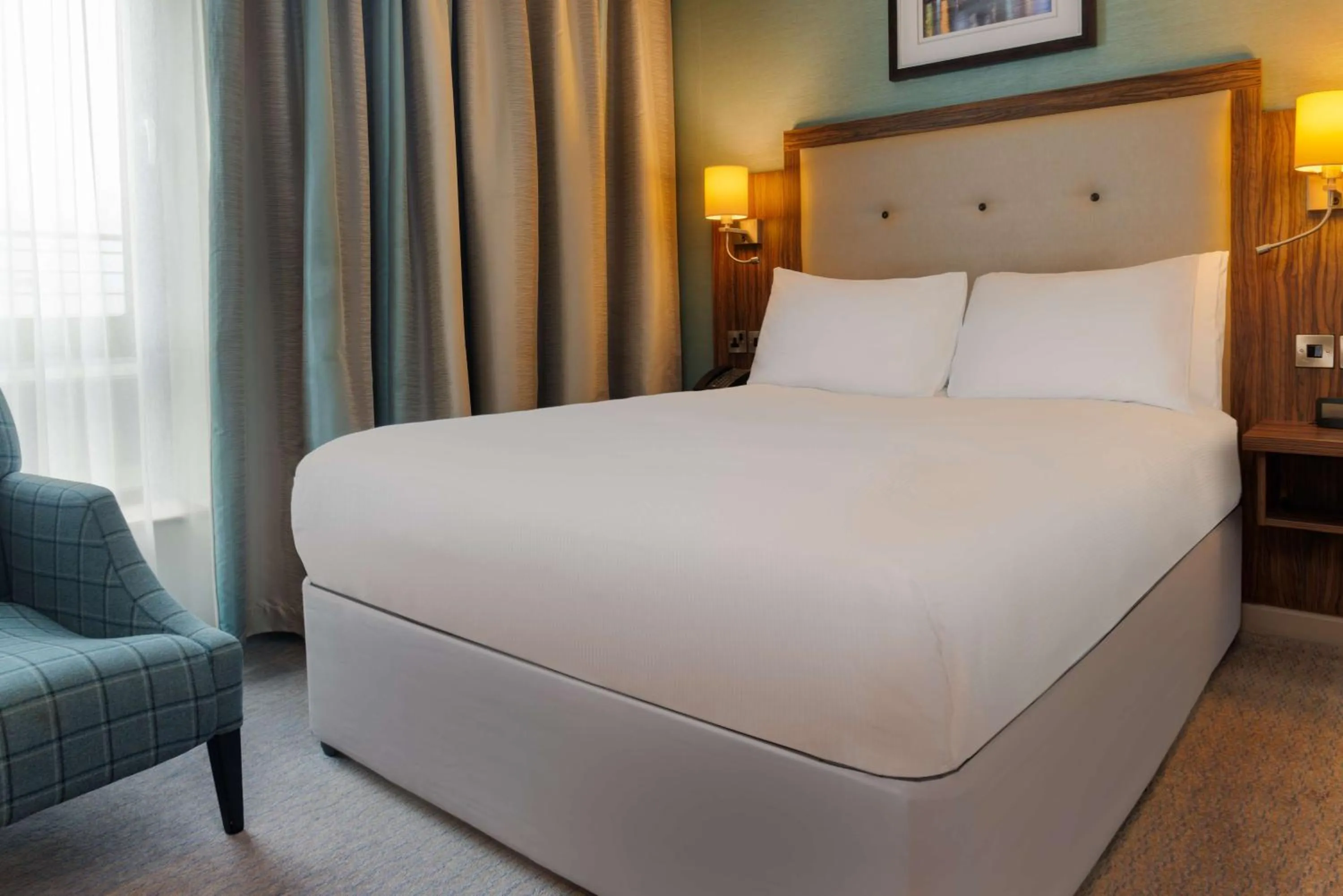 Photo of the whole room, Bed in DoubleTree by Hilton London Angel Kings Cross