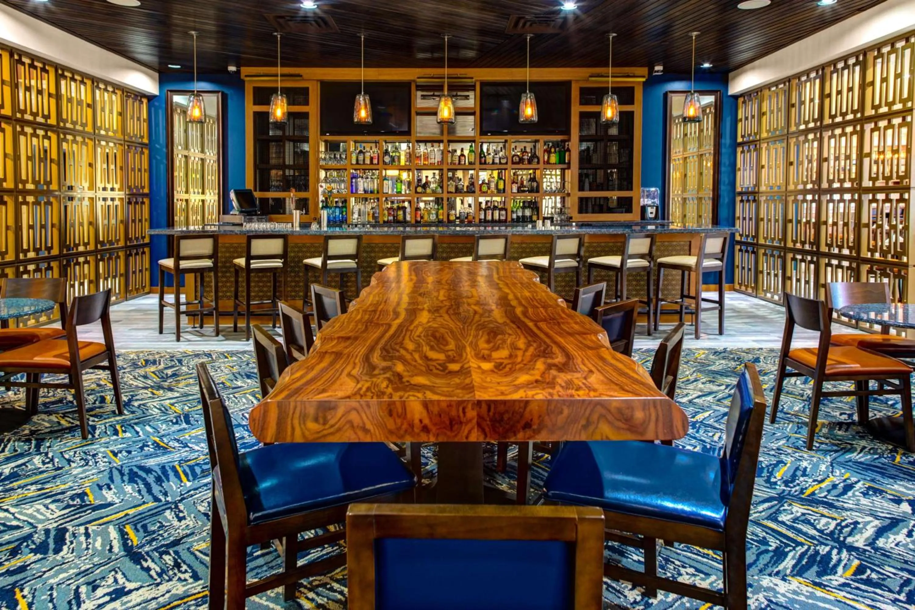 Lounge or bar in Doubletree by Hilton Arlington DFW South