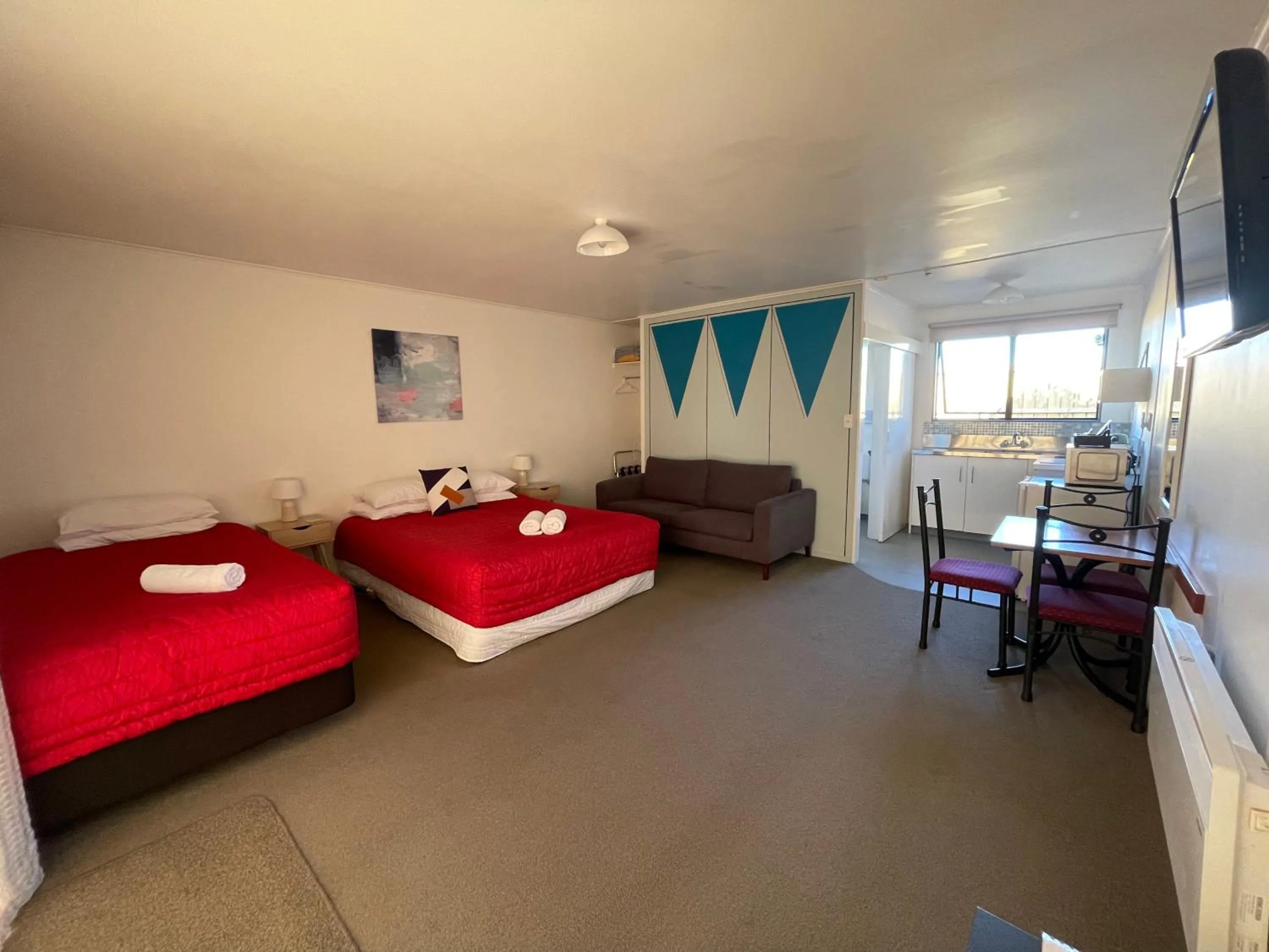 Photo of the whole room, Bed in Alpine View Motel