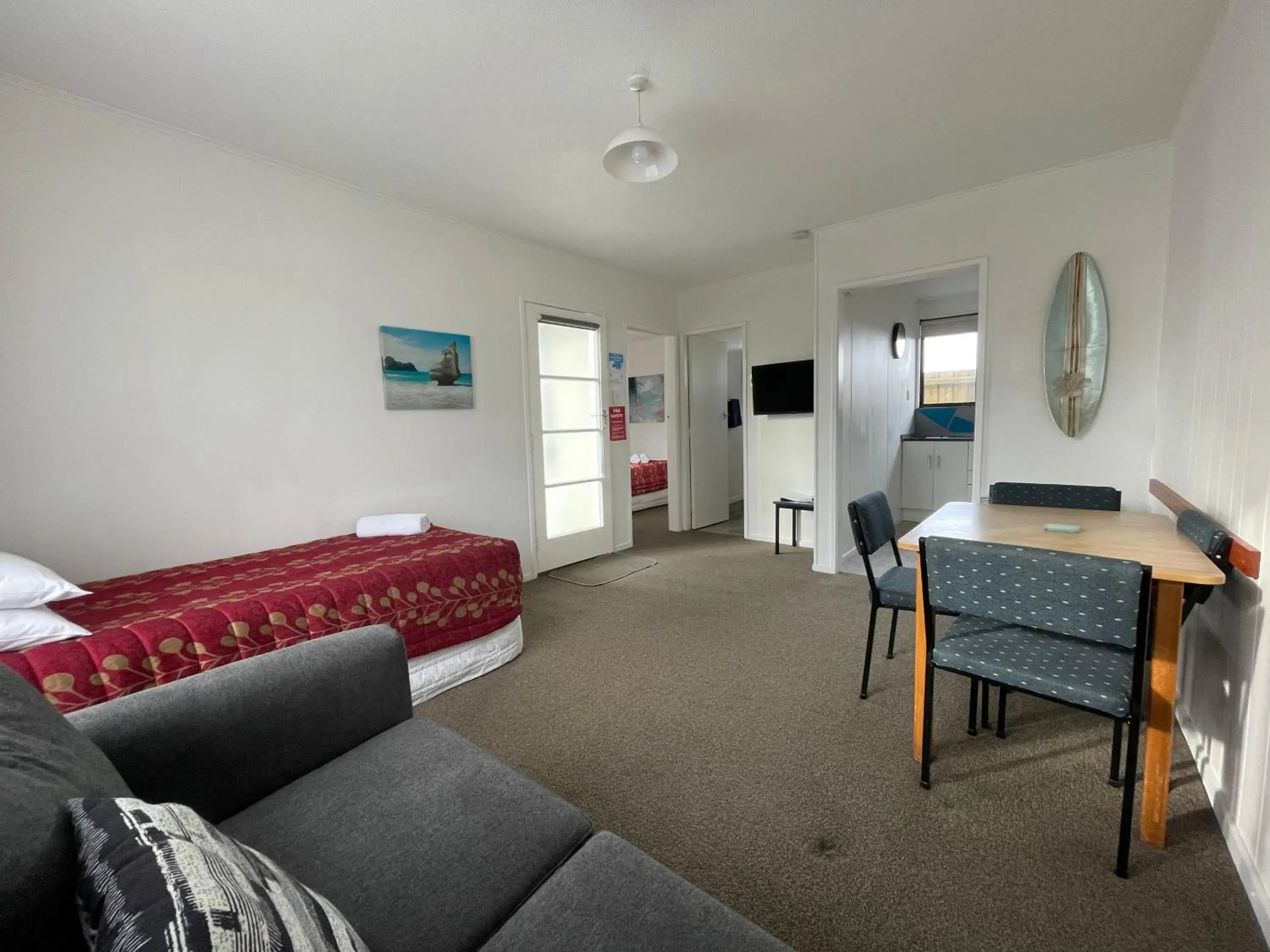 One-Bedroom Apartment (4 Adults) in Alpine View Motel One-Bedroom Apartment (4 Adults) in Alpine View Motel