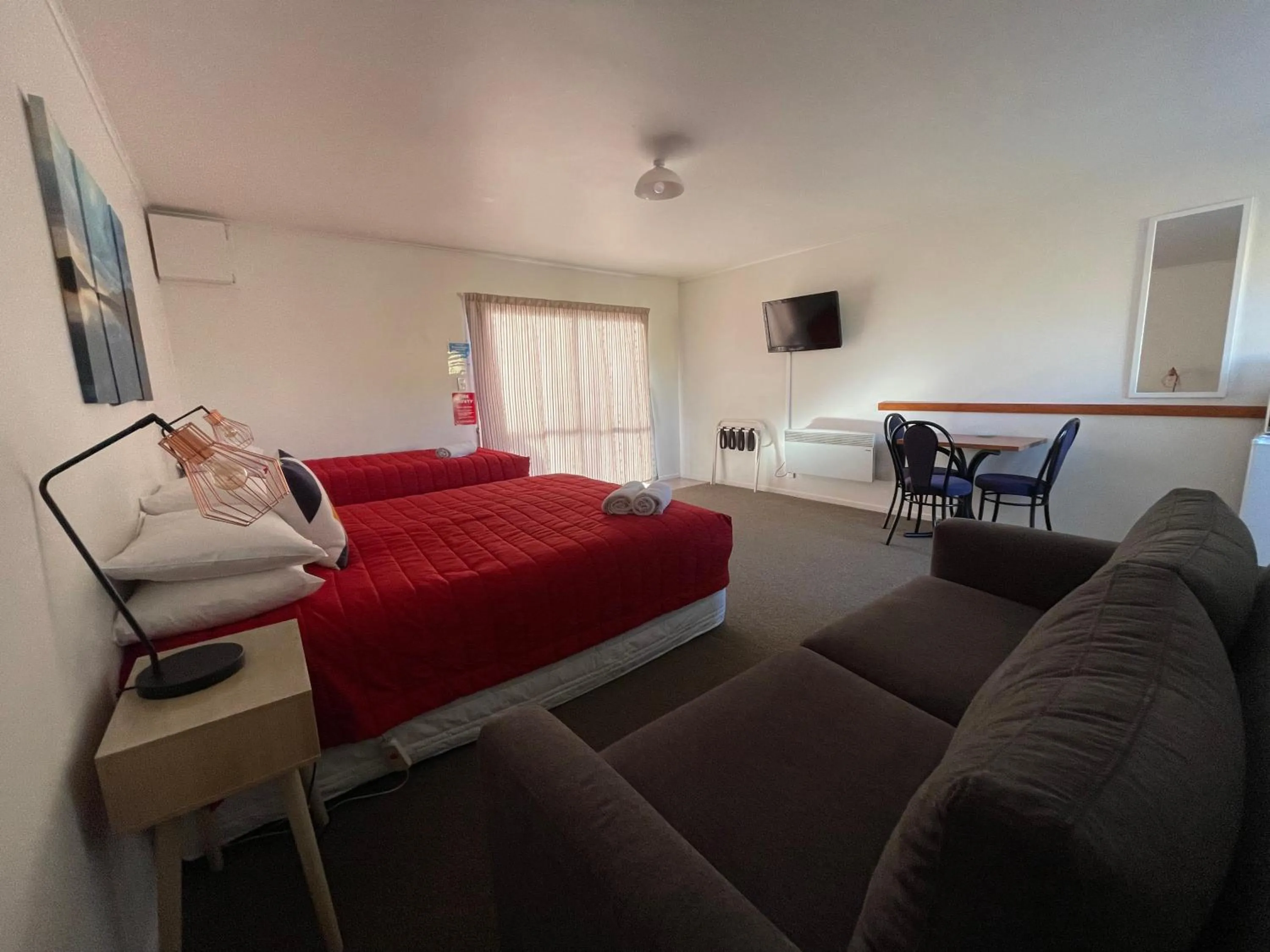 Photo of the whole room in Alpine View Motel