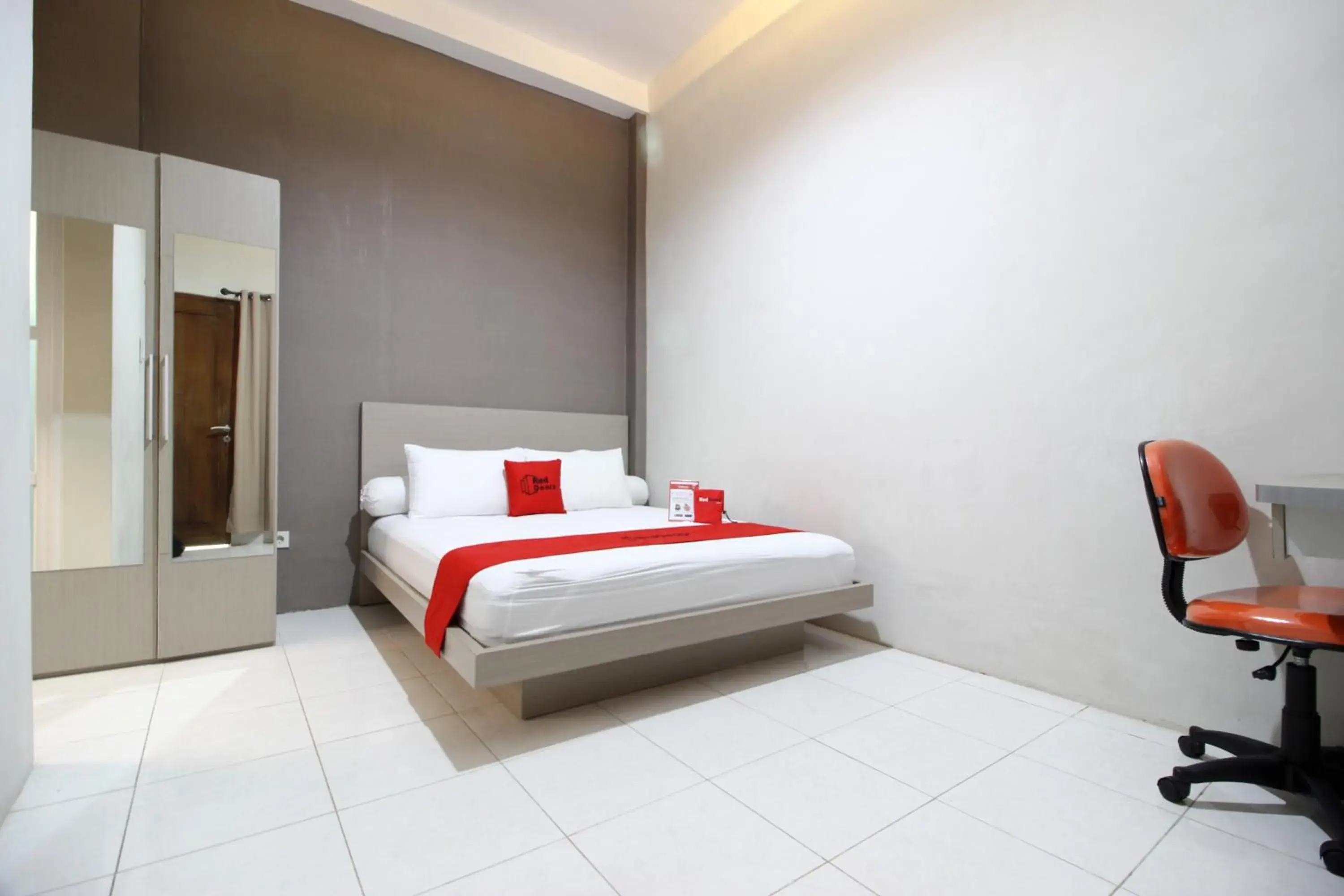 Bedroom, Bed in RedDoorz Plus near UPN Jogjakarta 2 Bedroom, Bed in RedDoorz Plus near UPN Jogjakarta 2