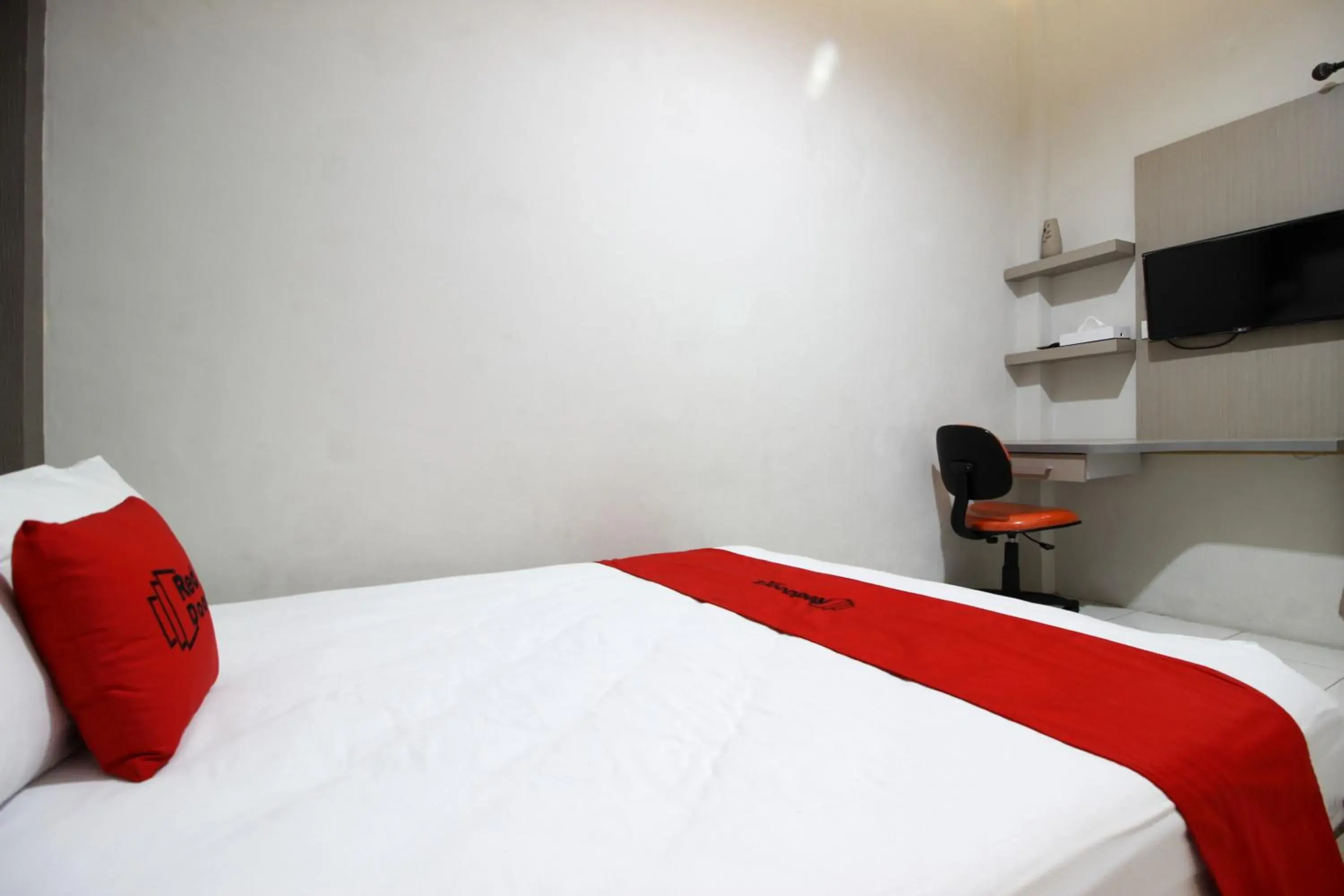 Bedroom, Bed in RedDoorz Plus near UPN Jogjakarta 2 Bedroom, Bed in RedDoorz Plus near UPN Jogjakarta 2