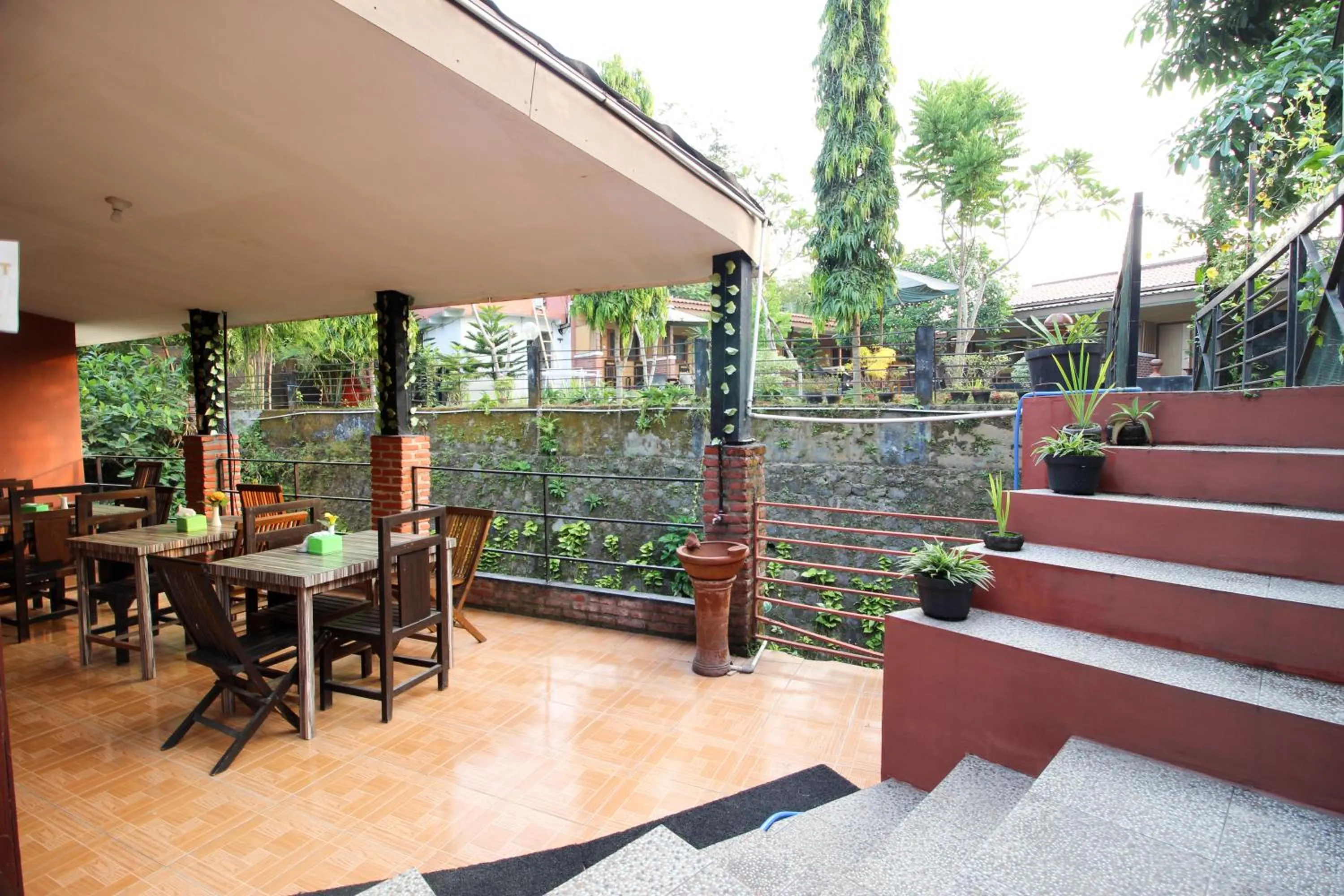 Restaurant/places to eat in RedDoorz Plus @ Jalan Damai 2