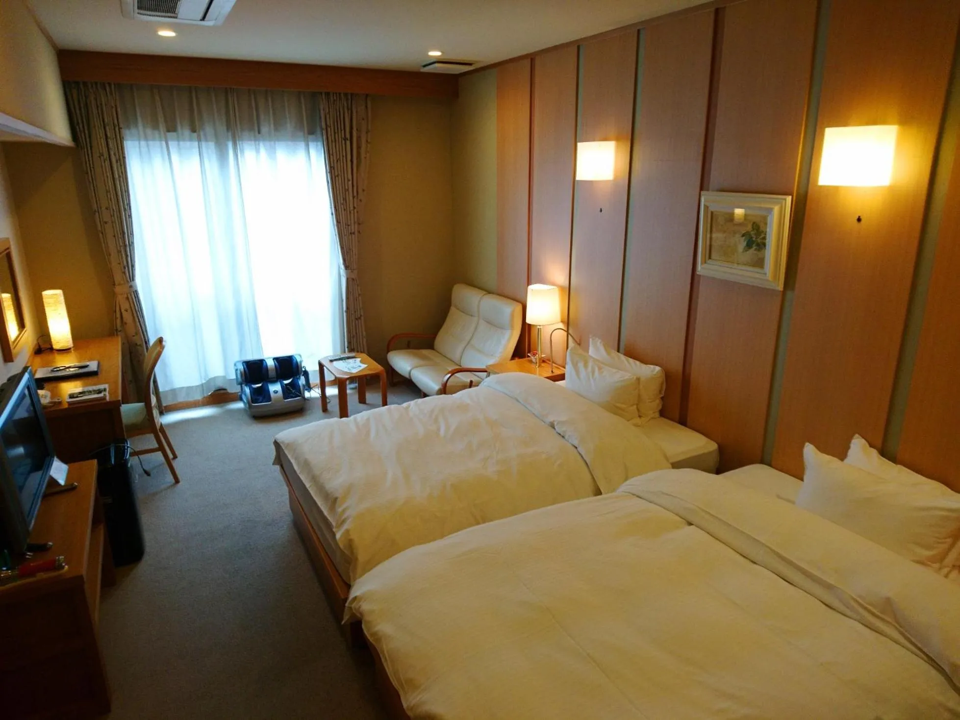 Photo of the whole room, Bed in Kasuga Hotel