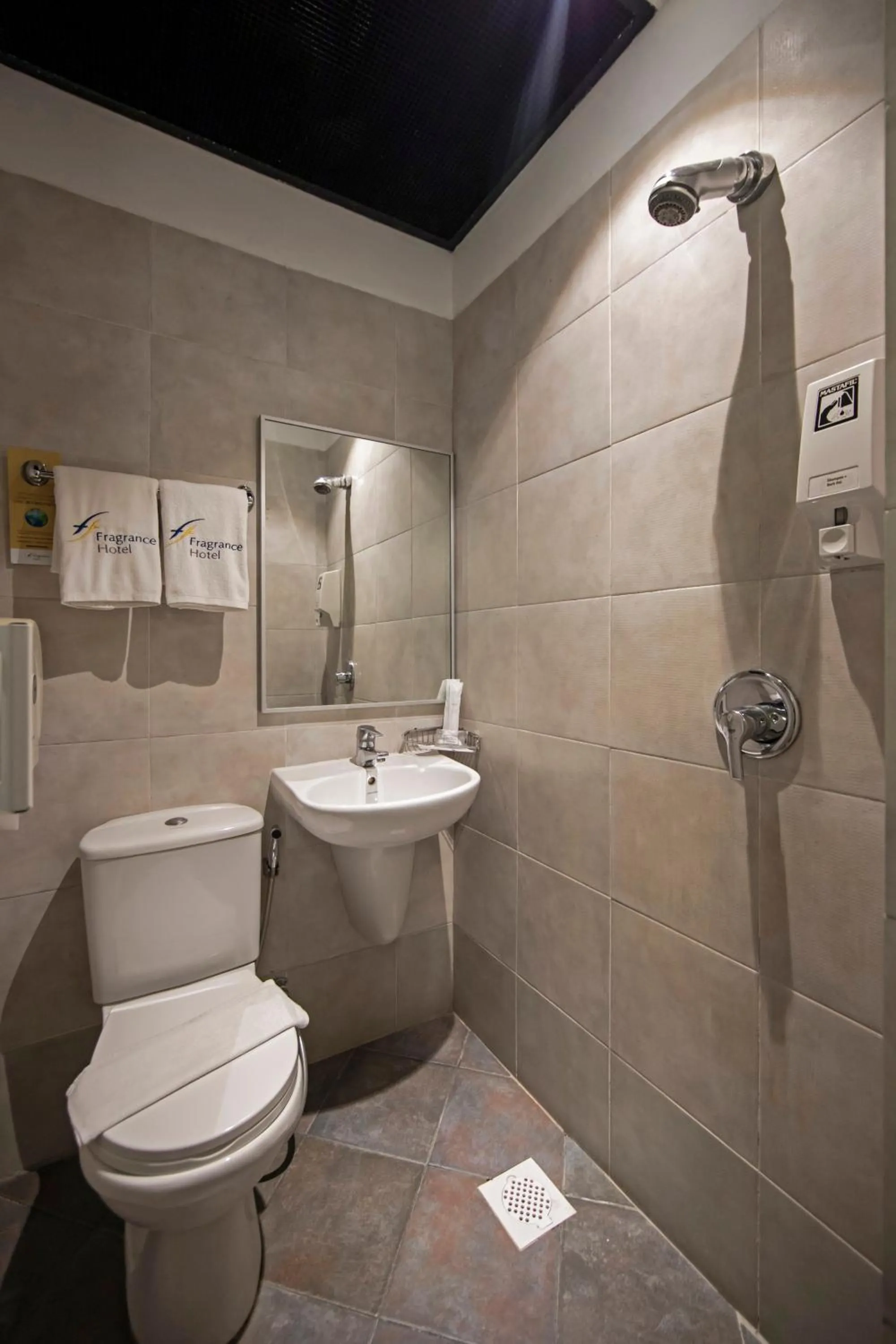 Shower in Fragrance Hotel - Balestier