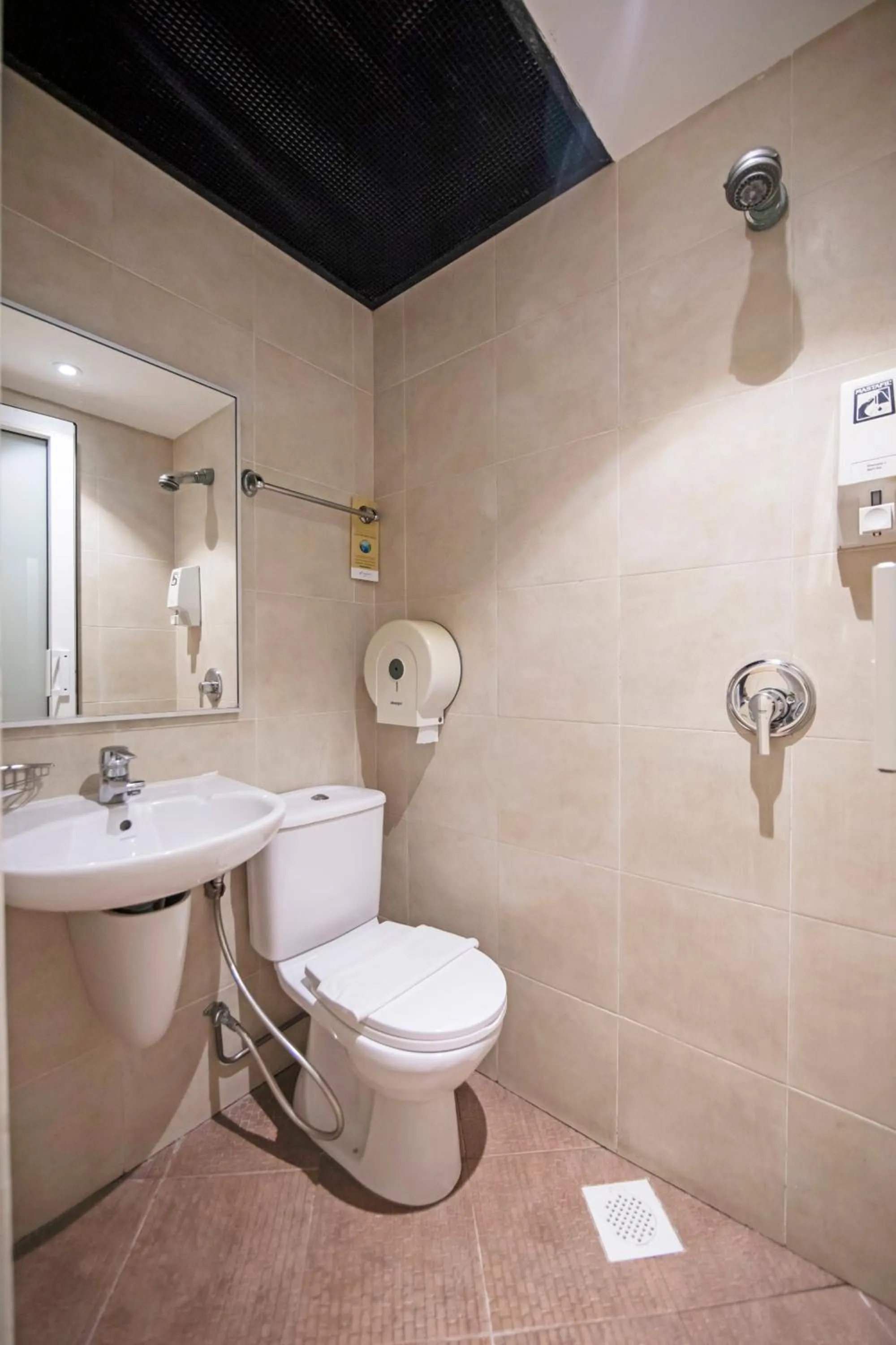 Toilet in Fragrance Hotel - Balestier