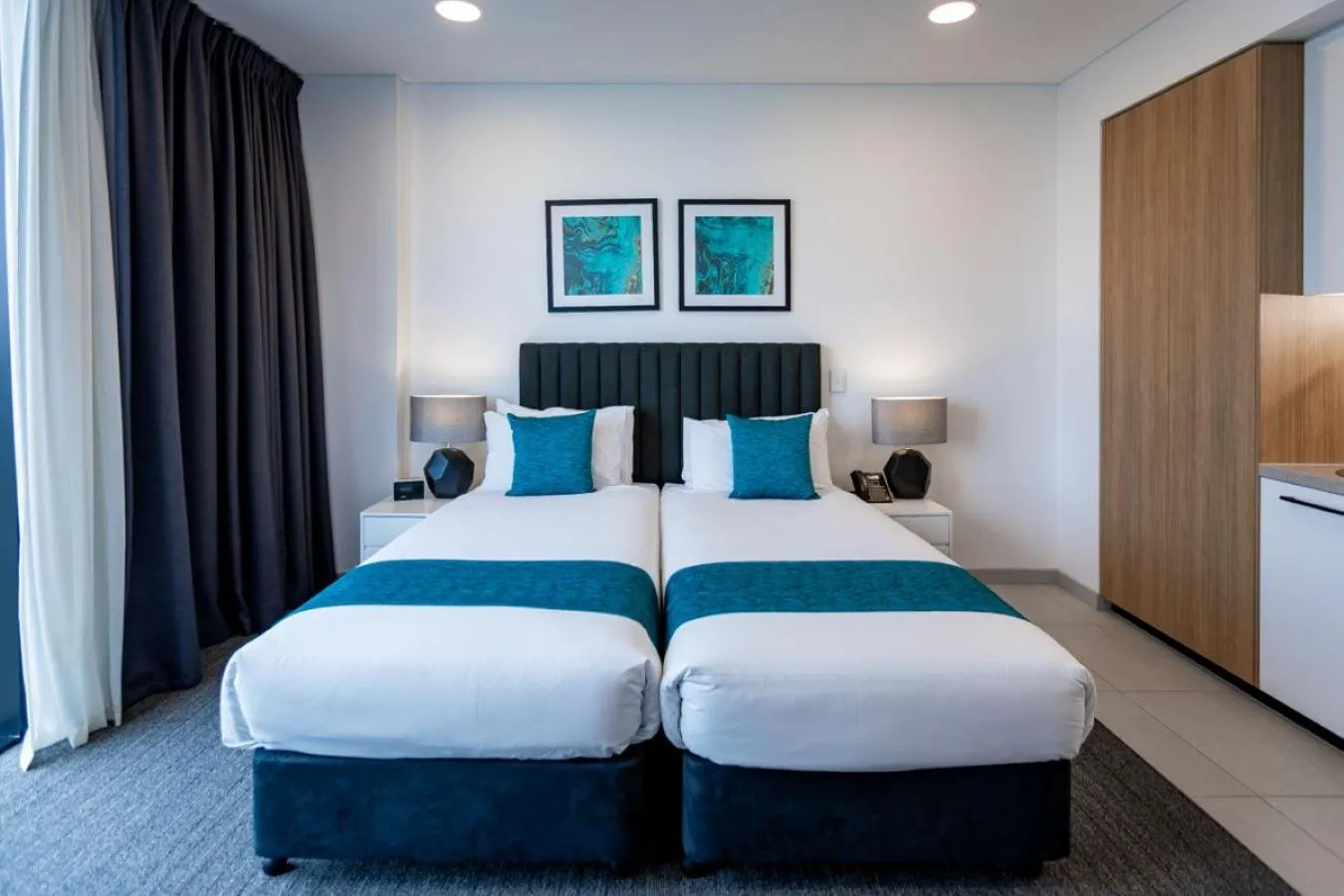 Guests, Bed in Essence Suites Taringa