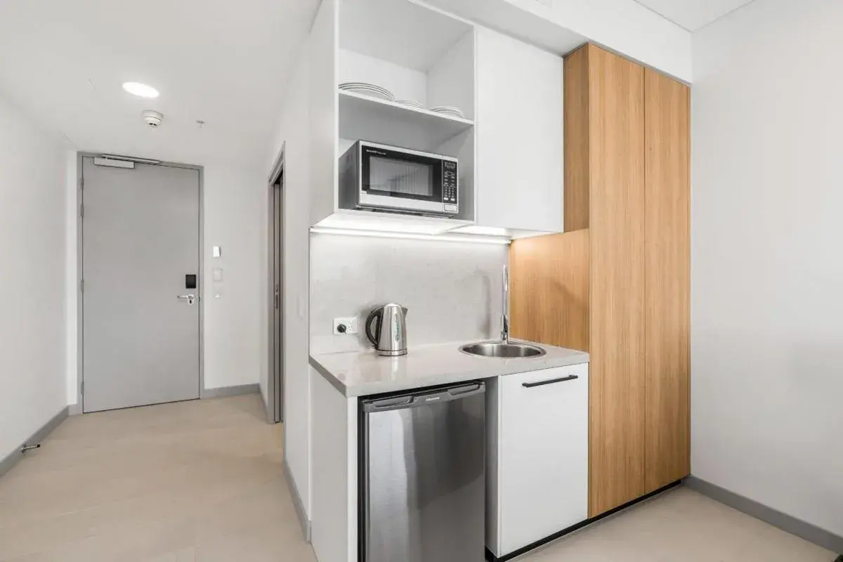 Studio Queen Suite in Essence Suites Taringa Studio Queen Suite in Essence Suites Taringa