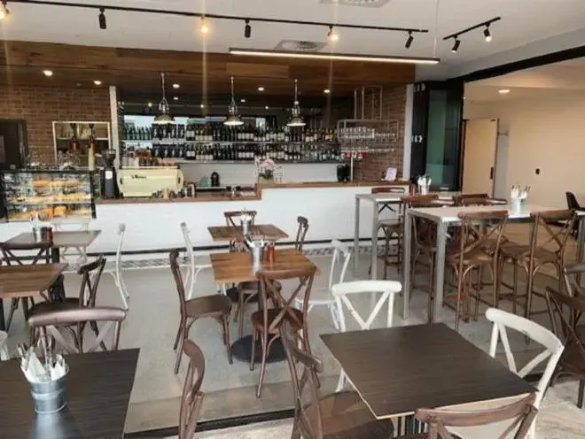 Staff in Essence Suites Taringa Staff in Essence Suites Taringa