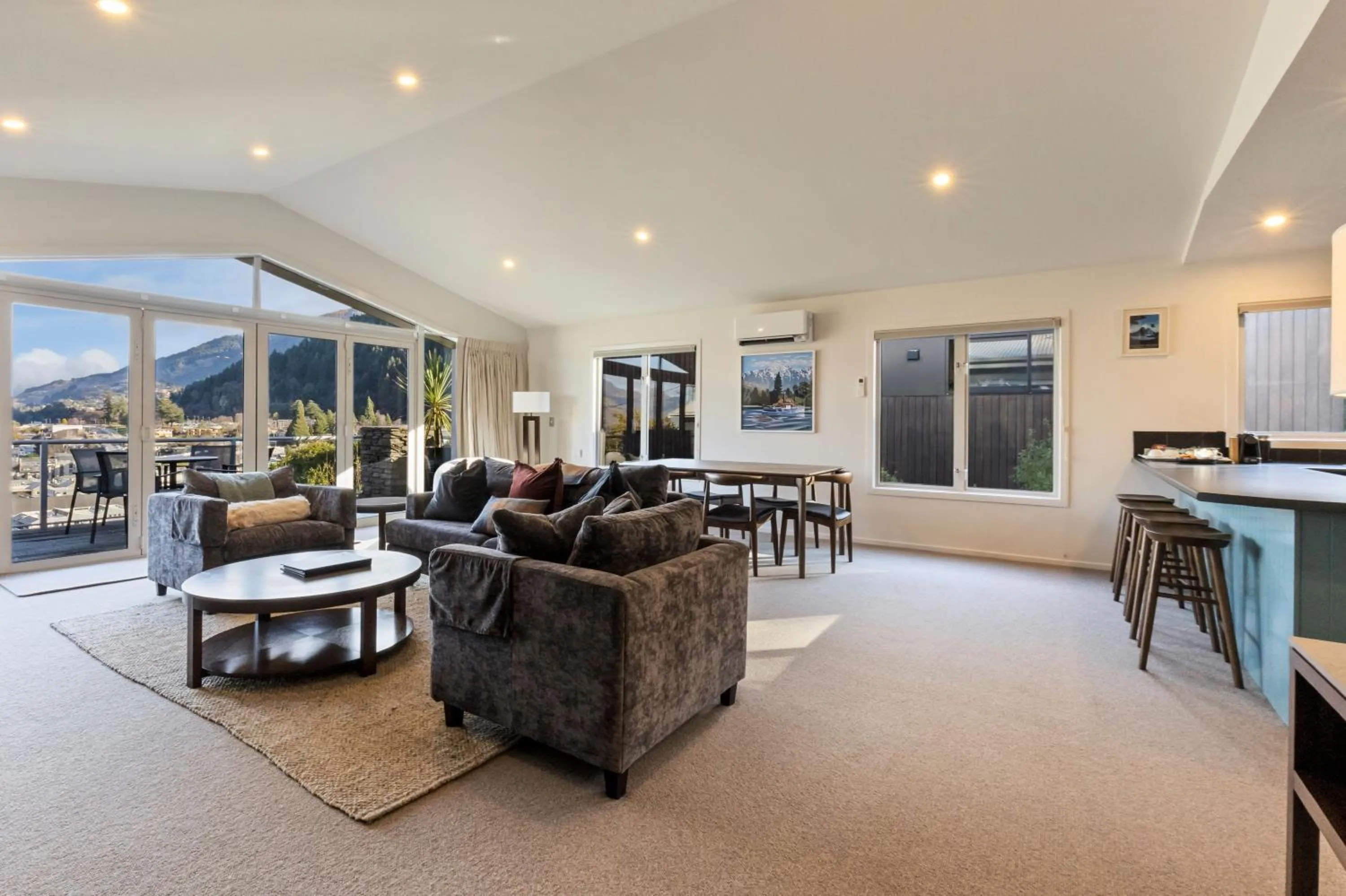 Living room in Queenstown House Bed & Breakfast and Apartments