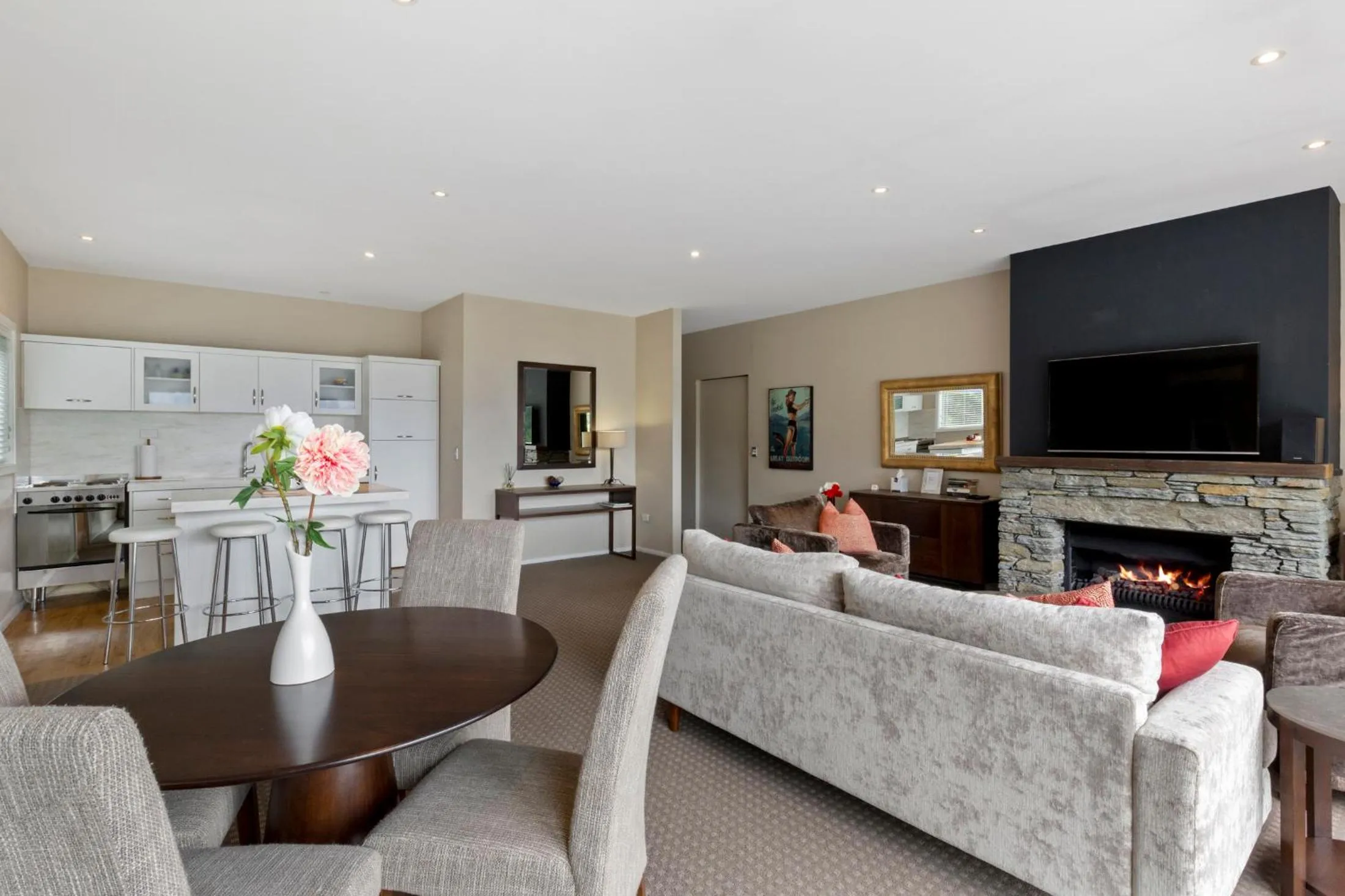 Kitchen or kitchenette in Queenstown House Bed & Breakfast and Apartments