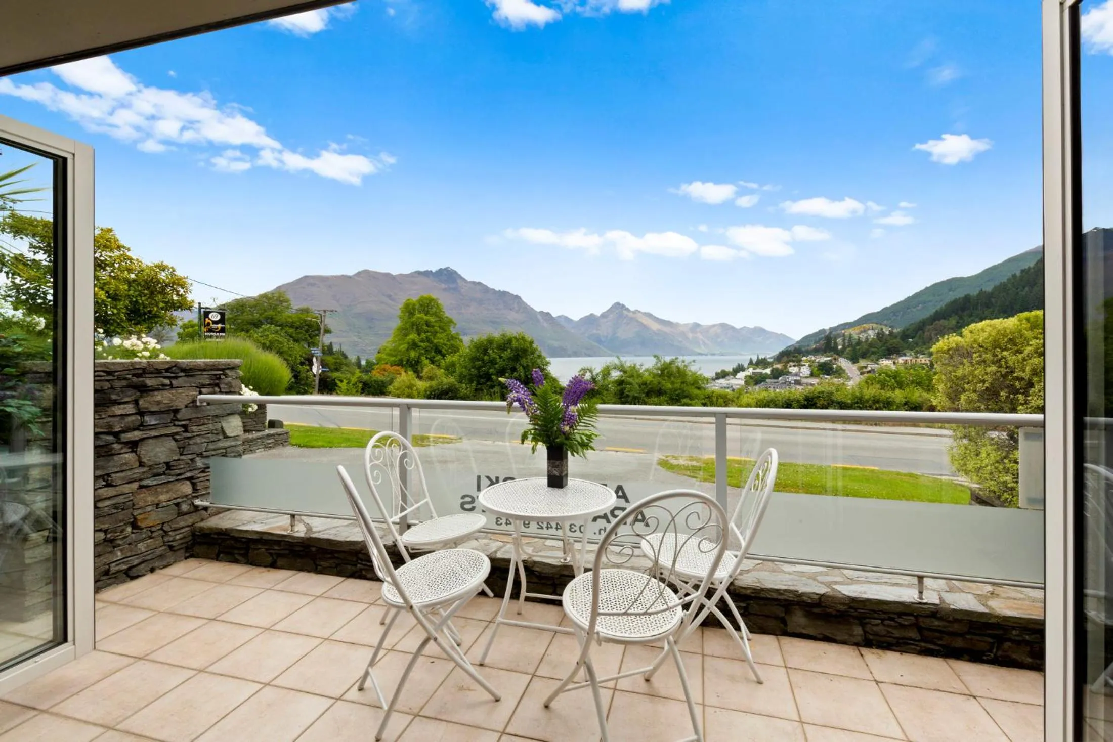 Balcony/Terrace in Queenstown House Bed & Breakfast and Apartments