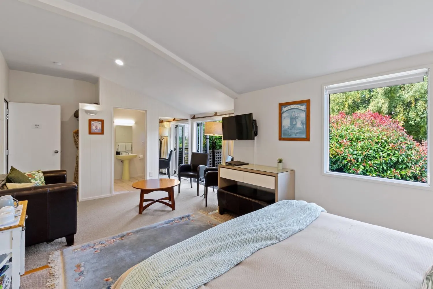 Photo of the whole room, Bed in Queenstown House Bed & Breakfast and Apartments