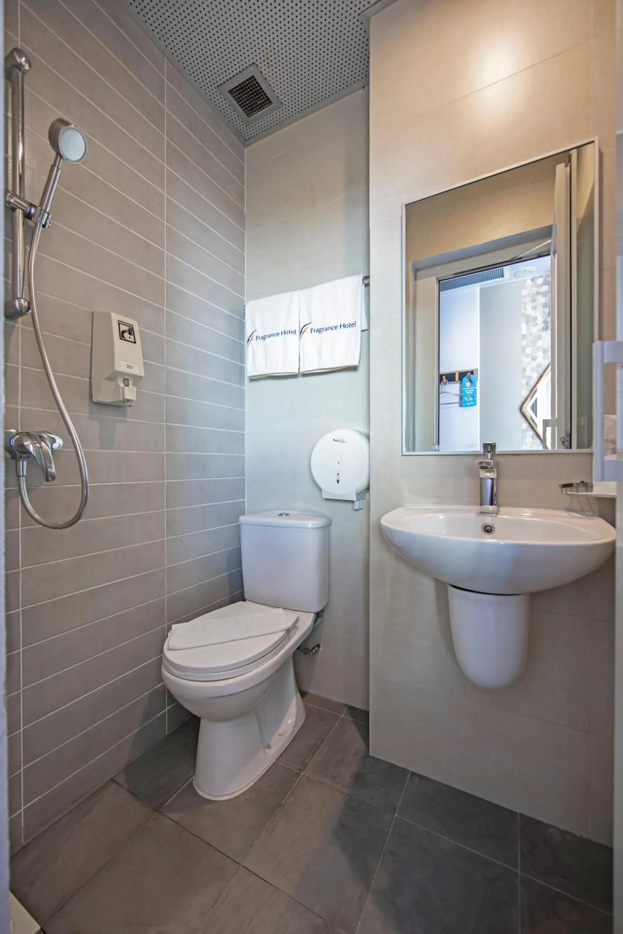 Toilet in Fragrance Hotel - Lavender