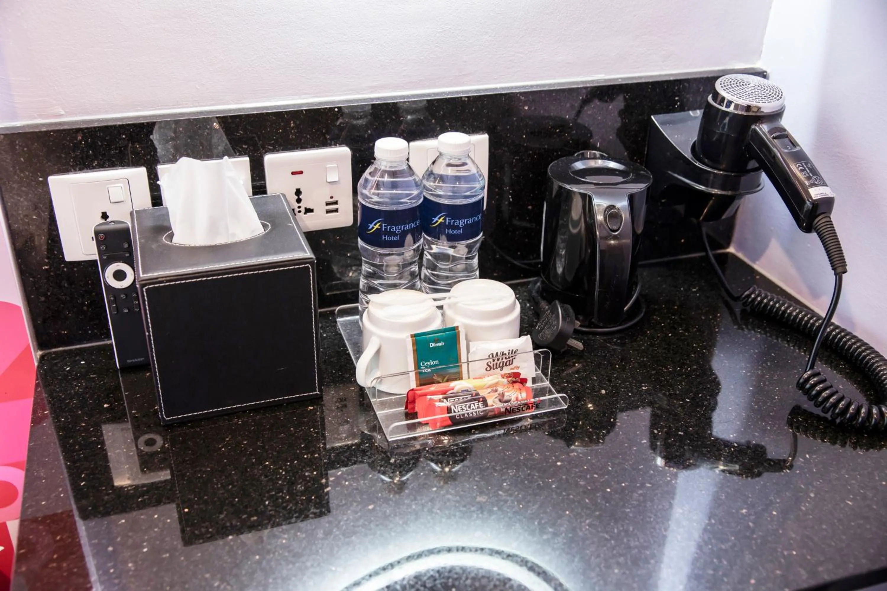 Coffee/tea facilities in Fragrance Hotel - Lavender