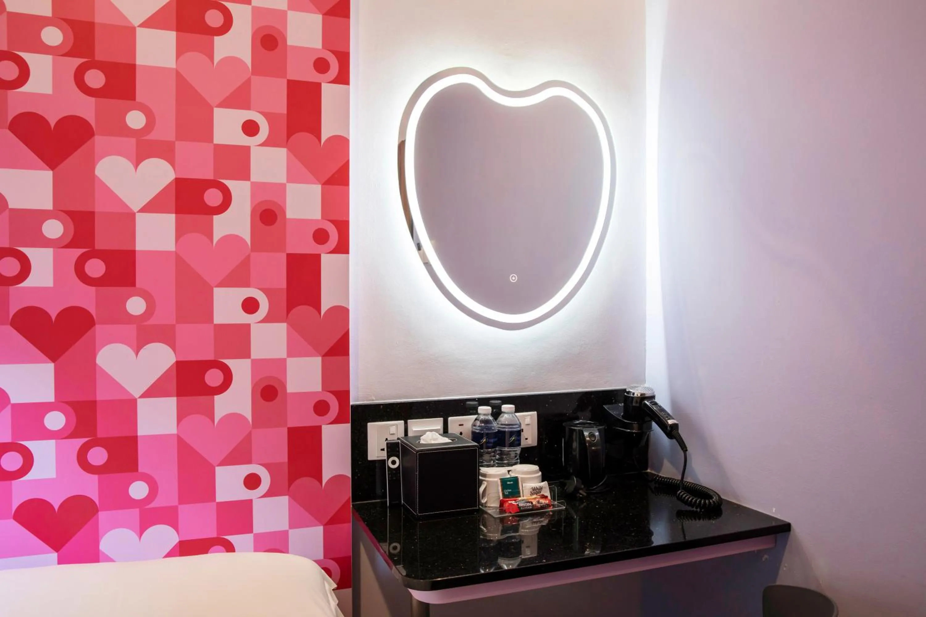 Coffee/tea facilities in Fragrance Hotel - Lavender