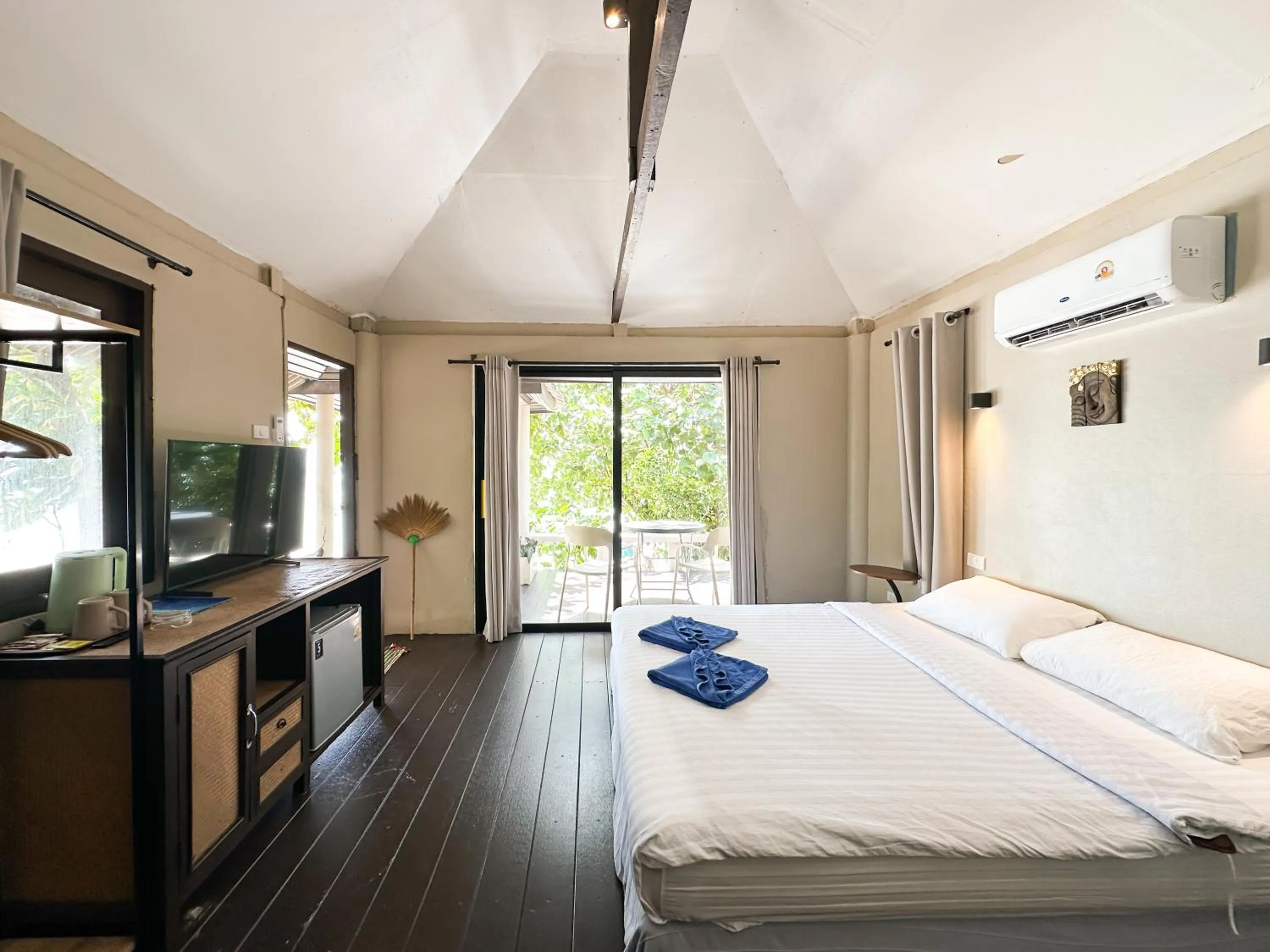 Bed in Seetanu Bungalows