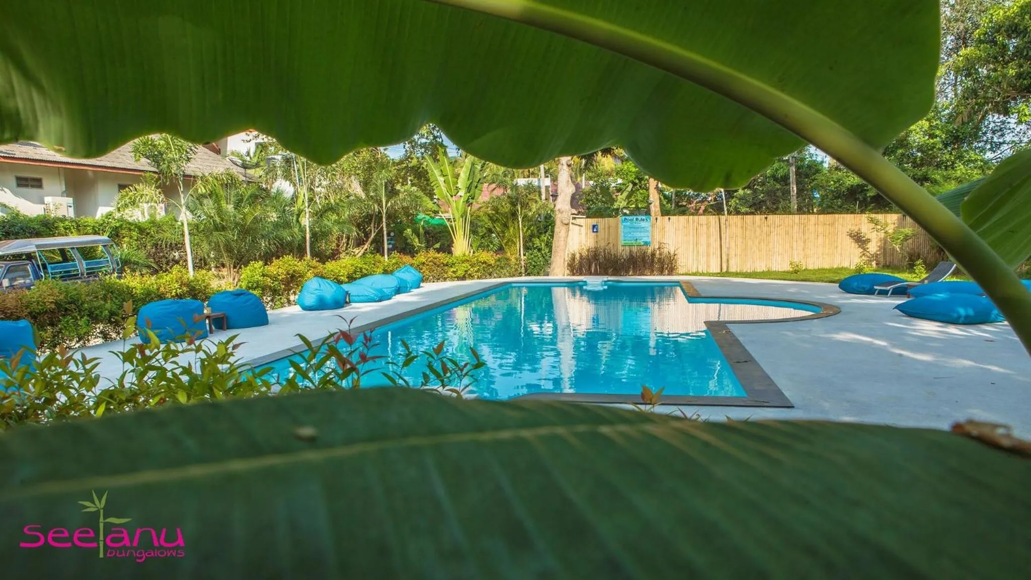 Swimming pool in Seetanu Bungalows