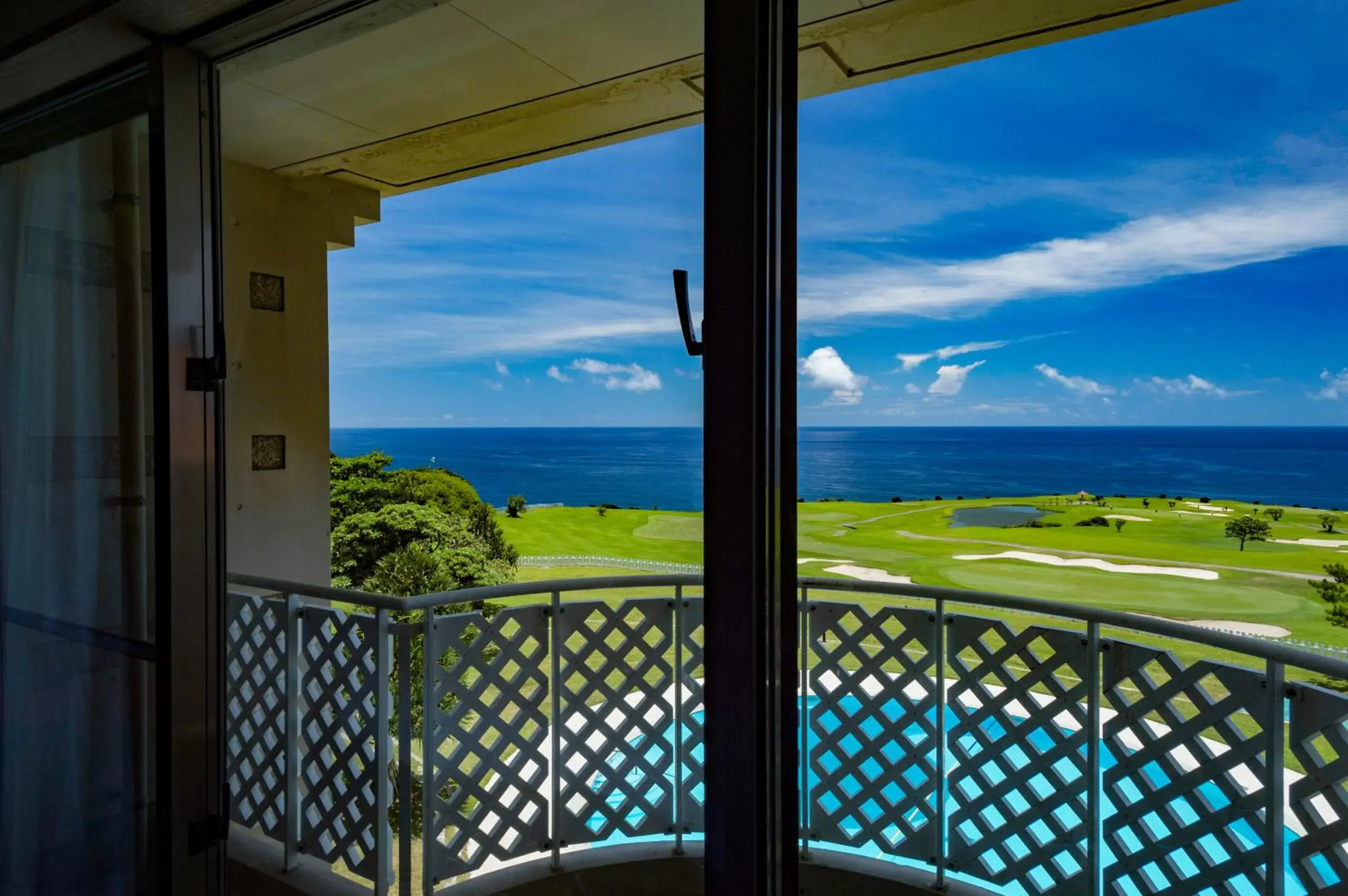 Twin Room with Sea View and Balcony - single occupancy - High Floor in The Southern Links Resort Hotel Twin Room with Sea View and Balcony - single occupancy - High Floor in The Southern Links Resort Hotel