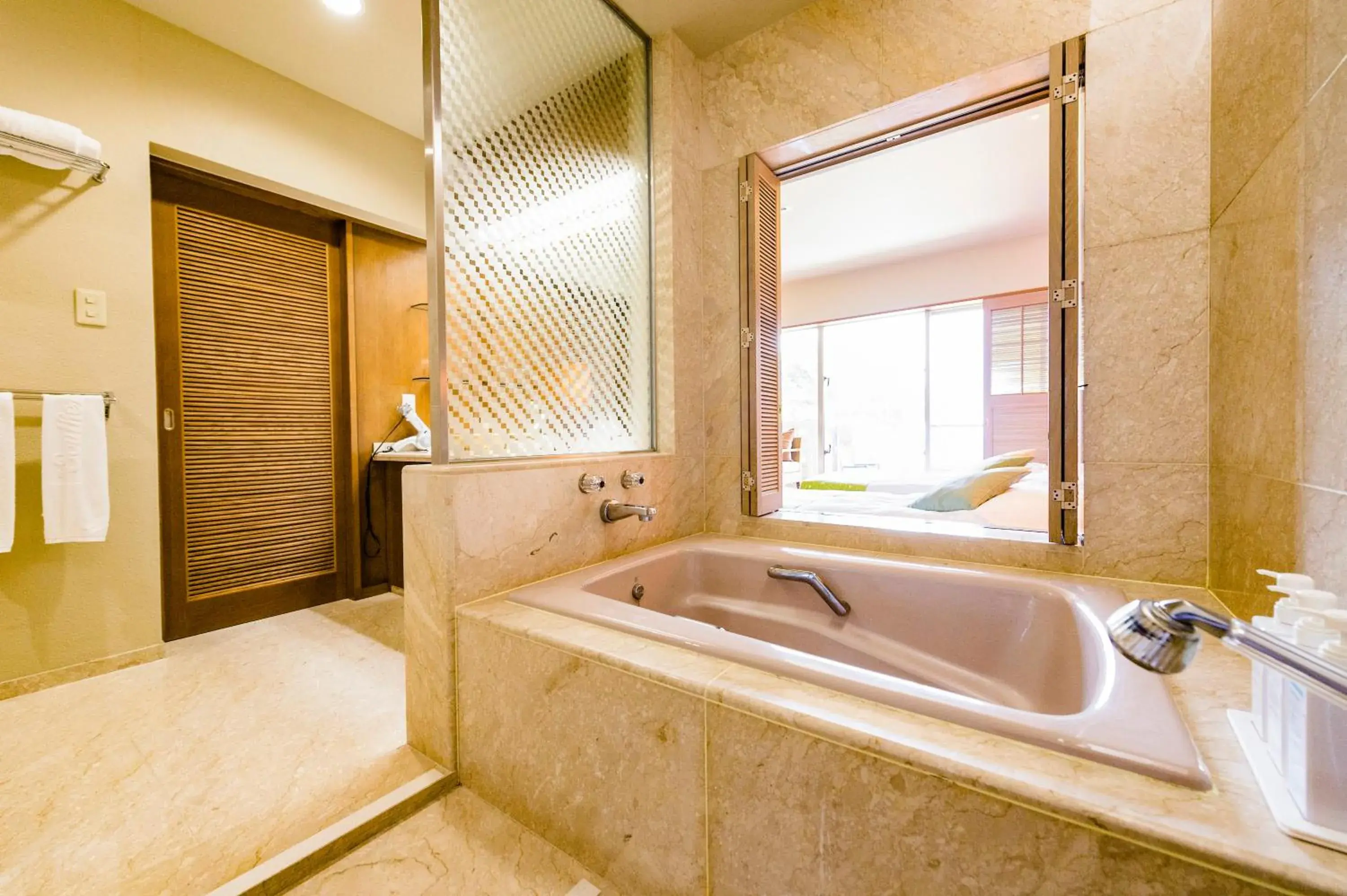 Twin Room with Sea View and Balcony - single occupancy - High Floor in The Southern Links Resort Hotel Twin Room with Sea View and Balcony - single occupancy - High Floor in The Southern Links Resort Hotel